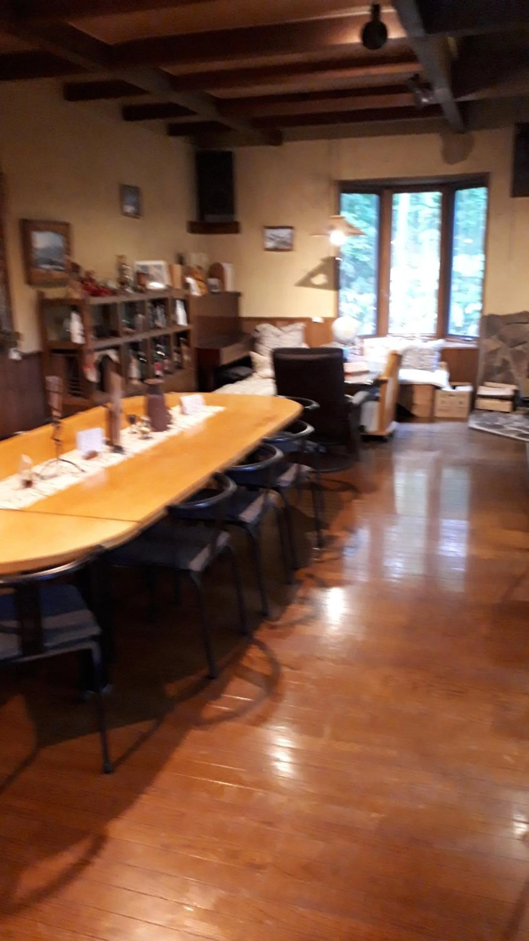 Restaurant/places to eat in Bistare Kana