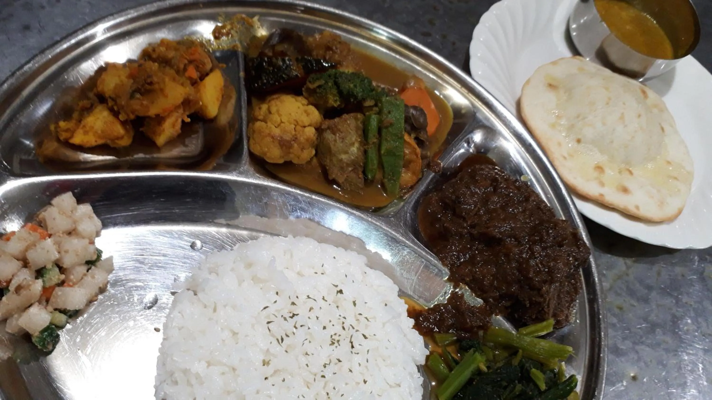 Restaurant/places to eat in Bistare Kana