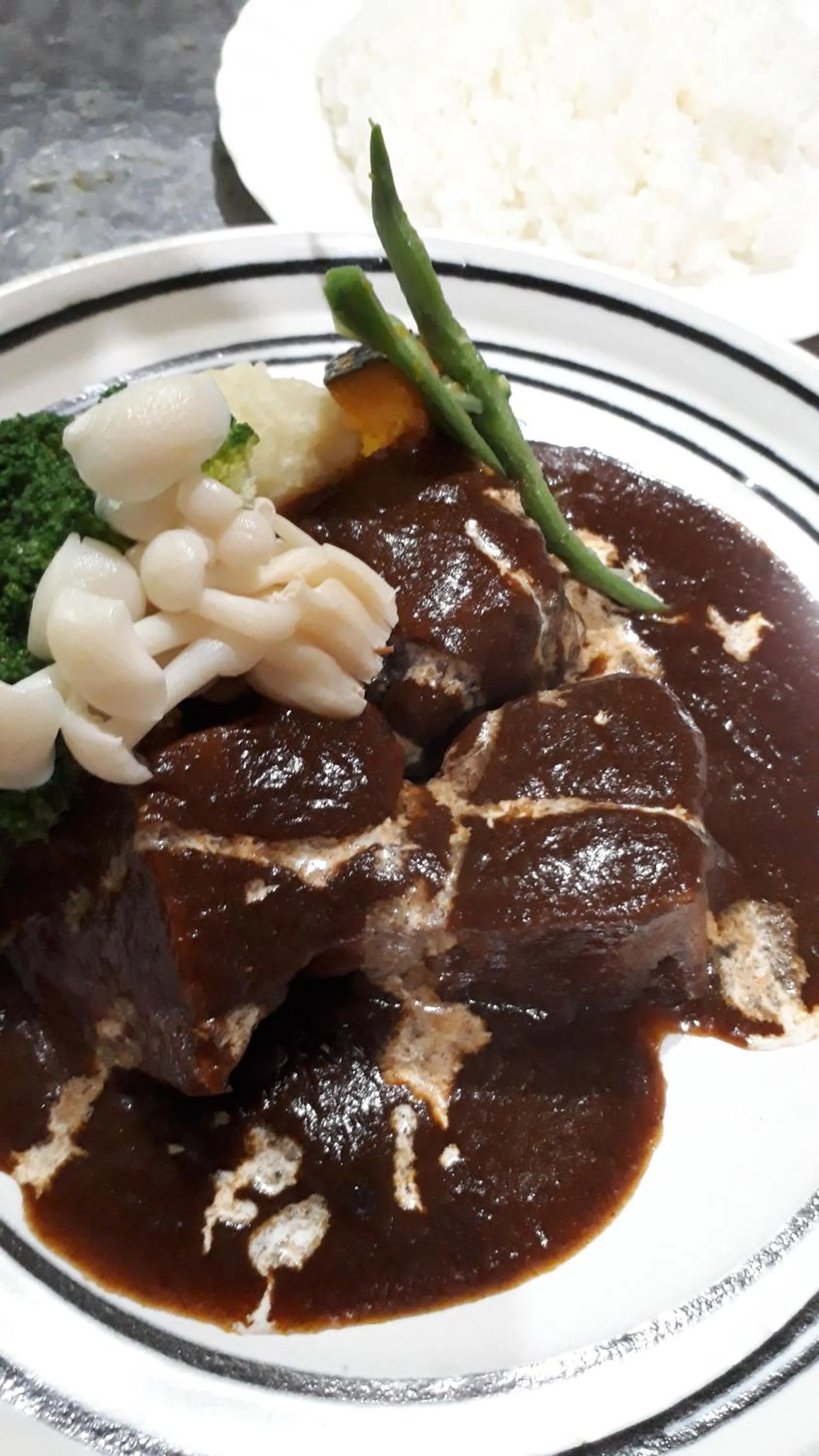 Restaurant/places to eat in Bistare Kana