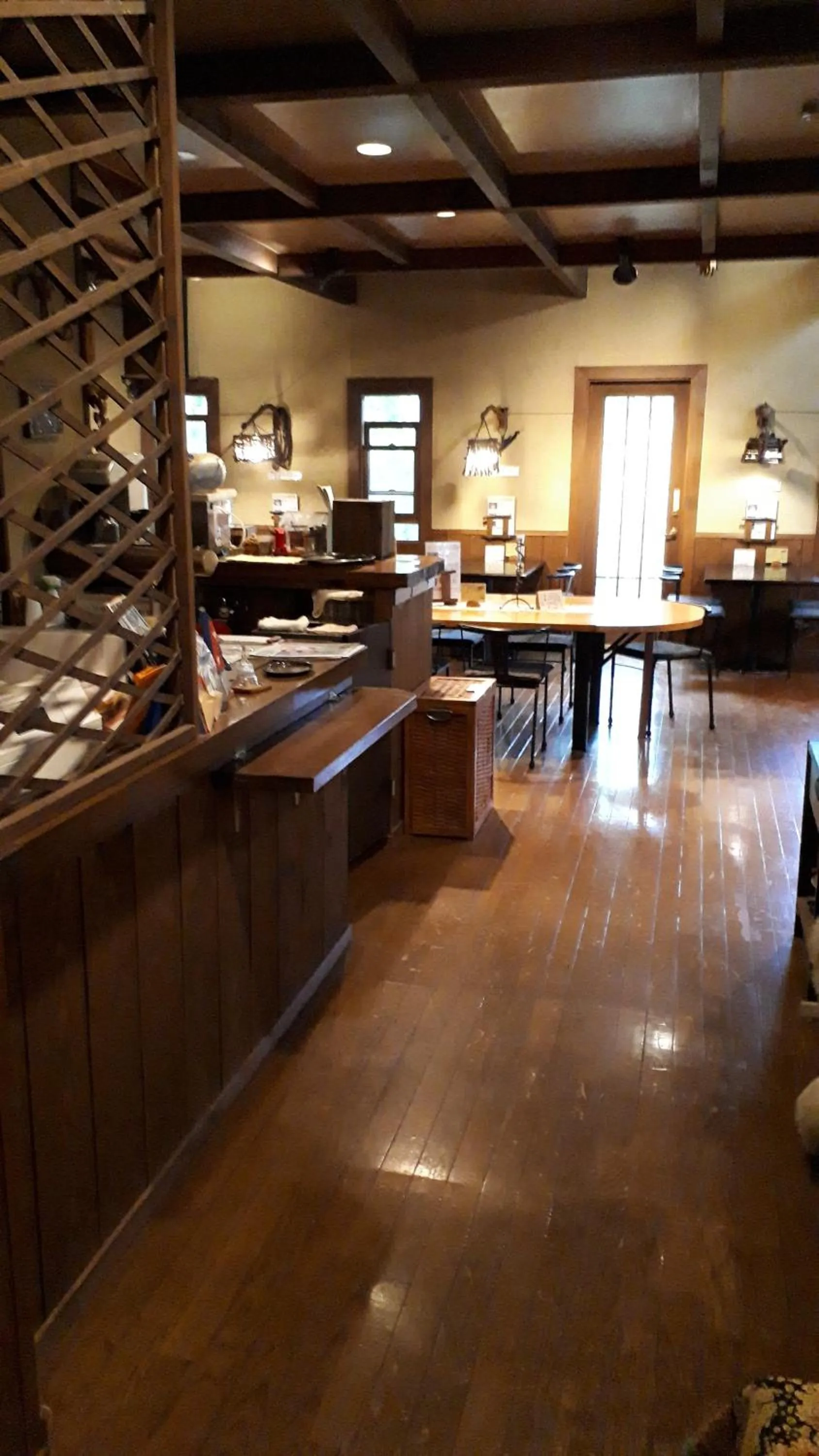 Restaurant/places to eat in Bistare Kana