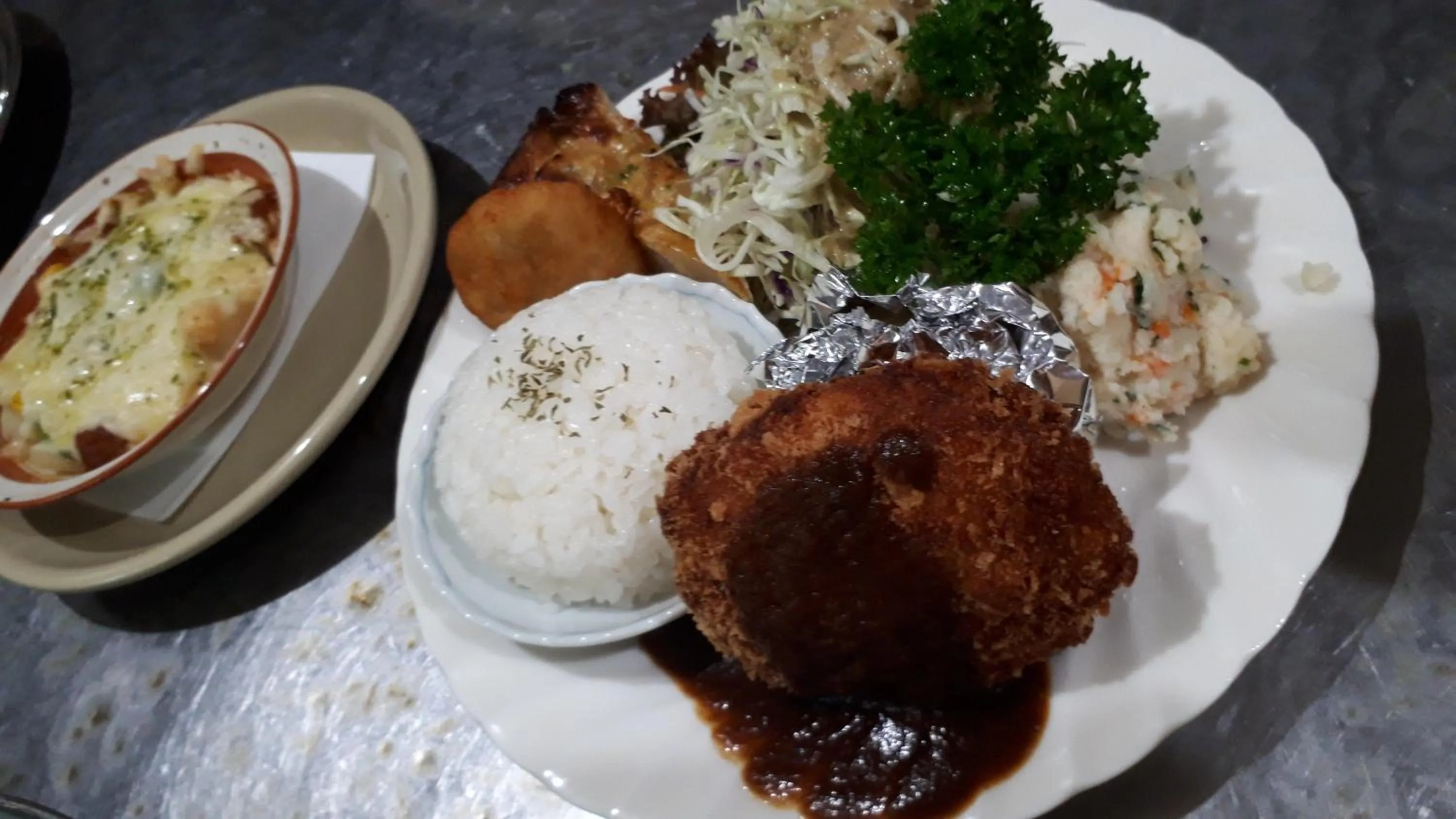 Restaurant/places to eat in Bistare Kana