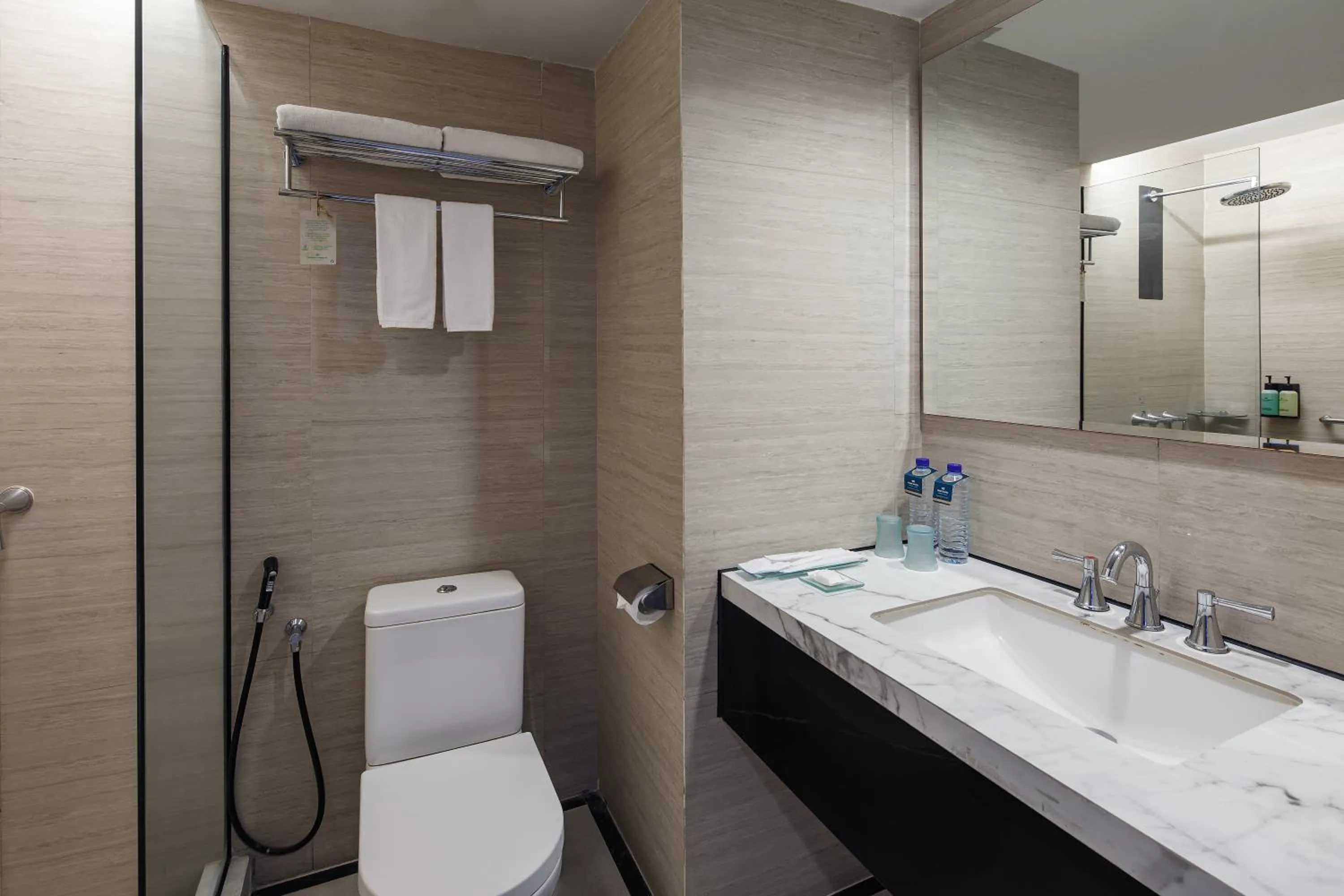 Bathroom in Hotel Santika Mataram