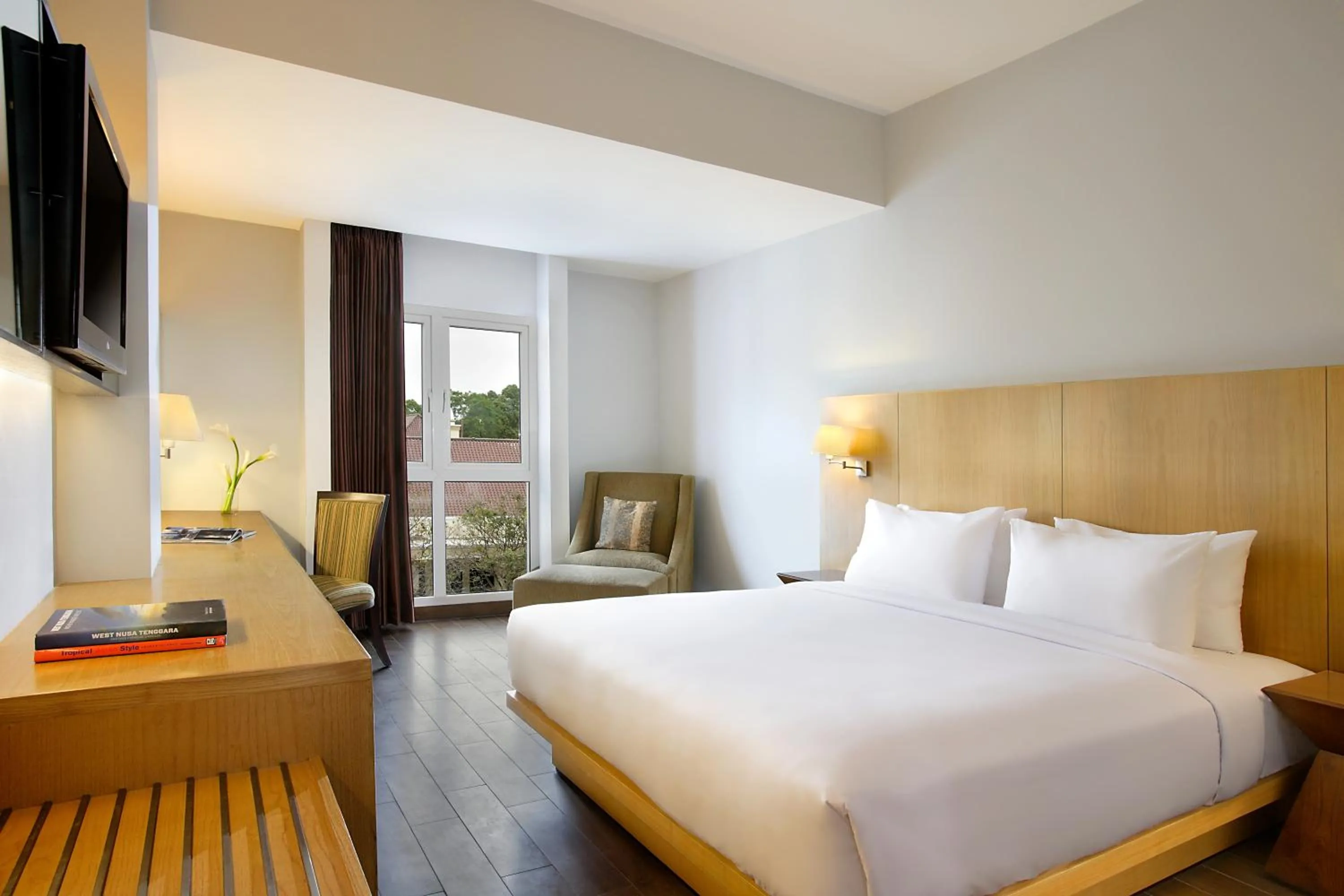 Bedroom, Bed in Hotel Santika Mataram