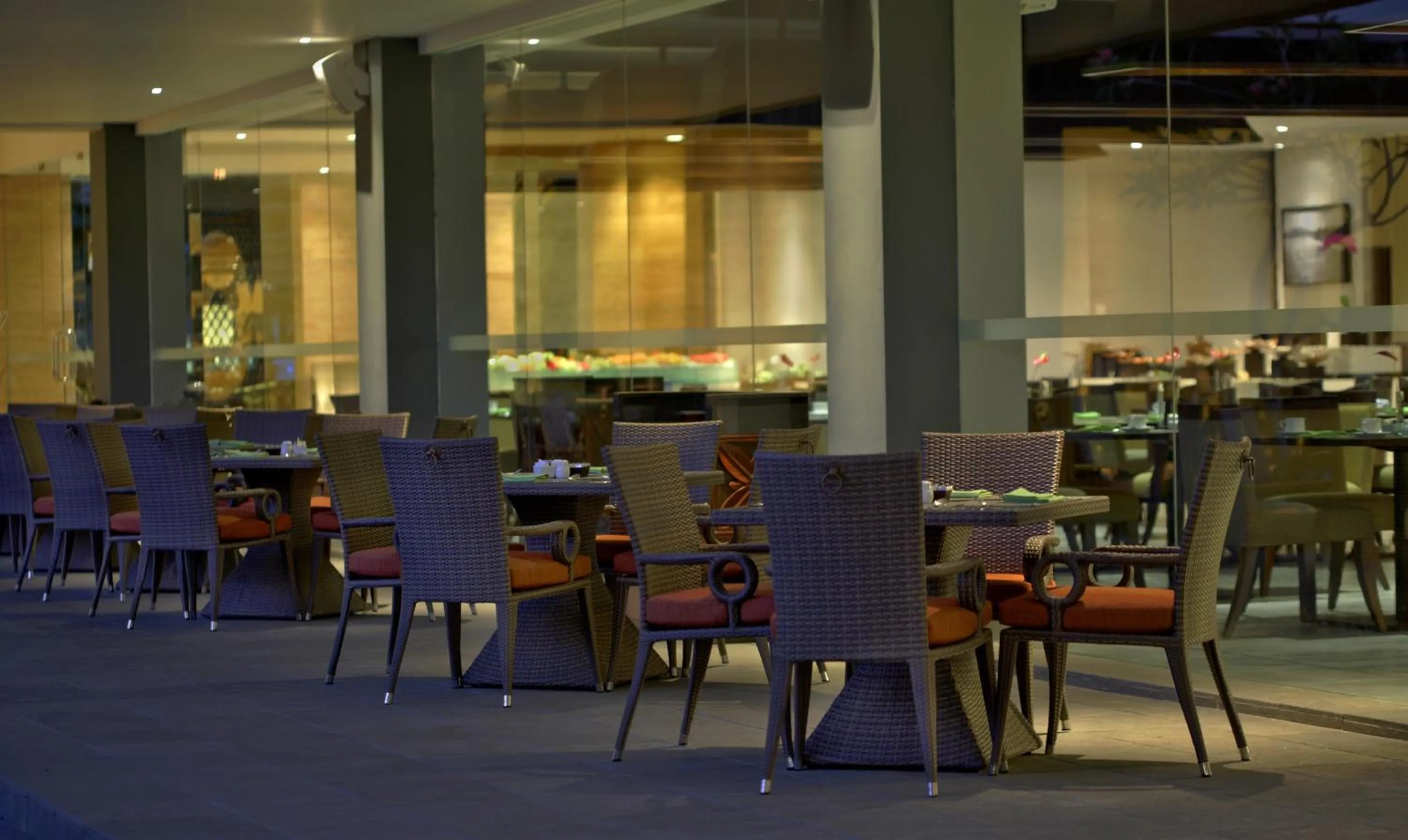 Restaurant/places to eat in Hotel Santika Mataram