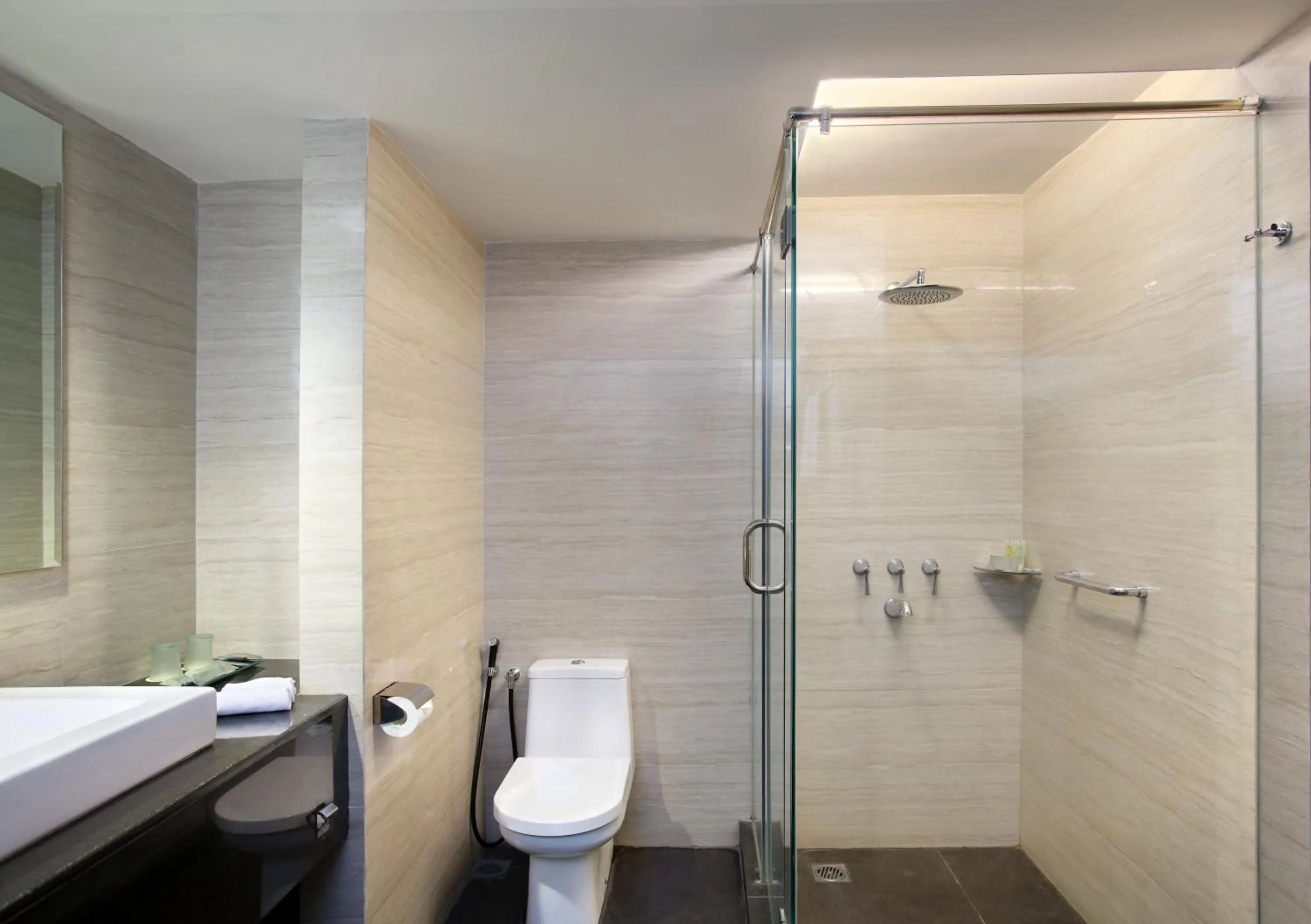 Bathroom in Hotel Santika Mataram
