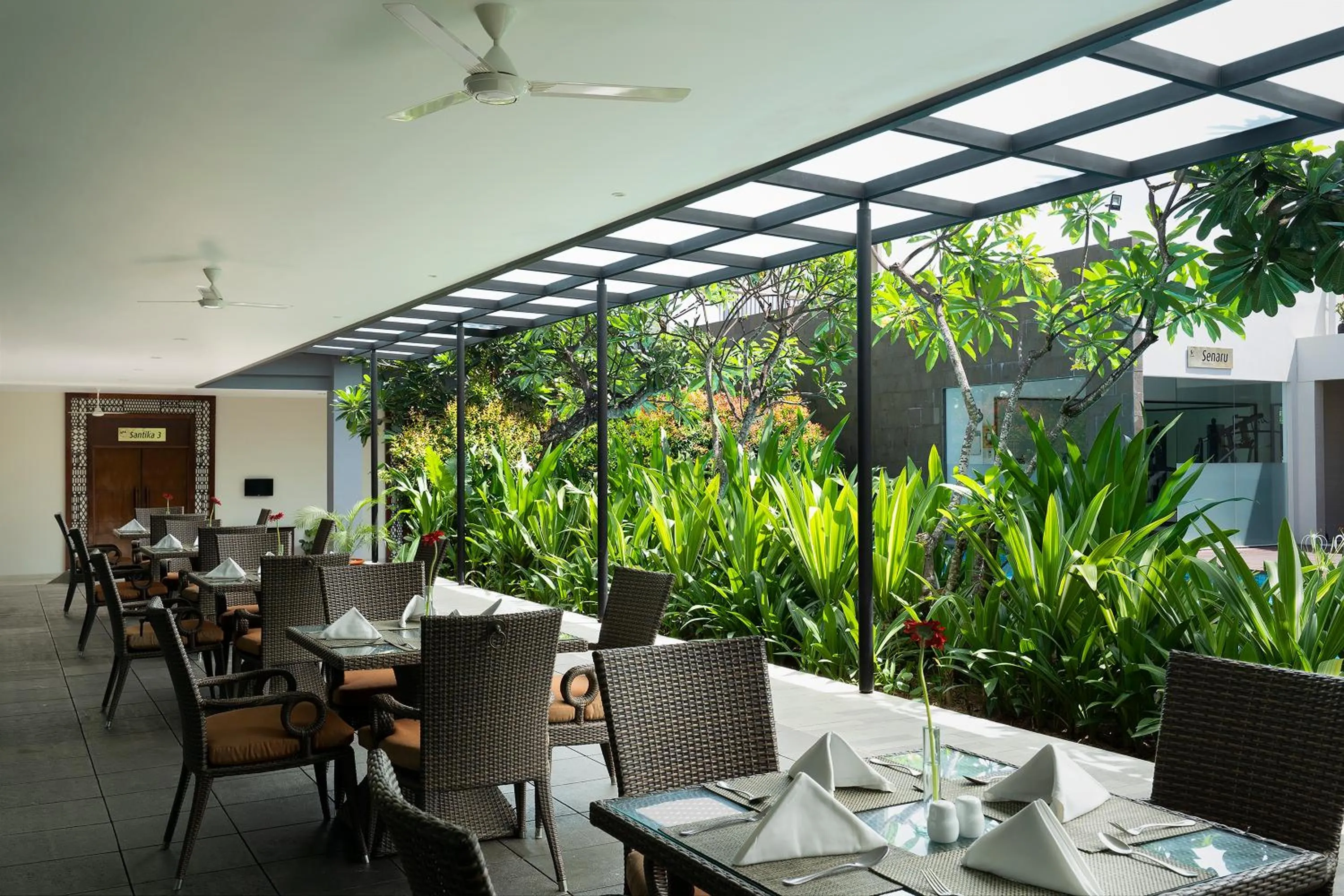Restaurant/places to eat in Hotel Santika Mataram
