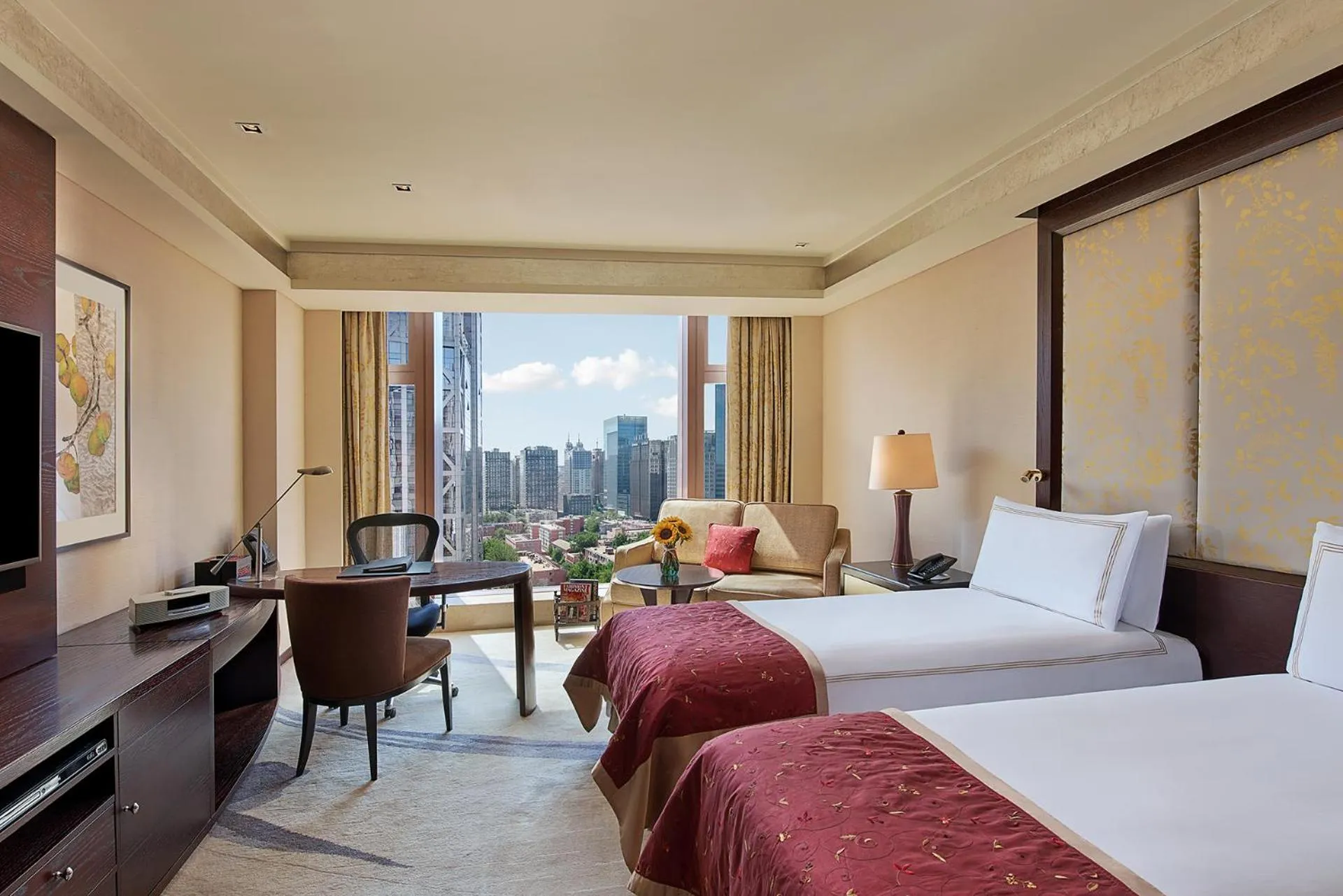 Photo of the whole room, Bed in Fairmont Beijing