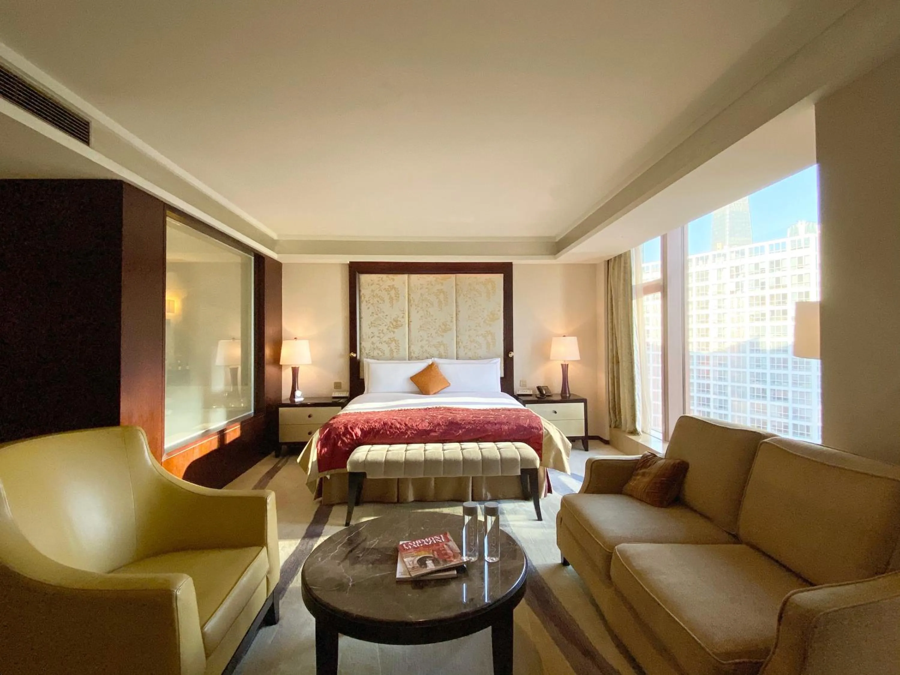 Photo of the whole room, Bed in Fairmont Beijing