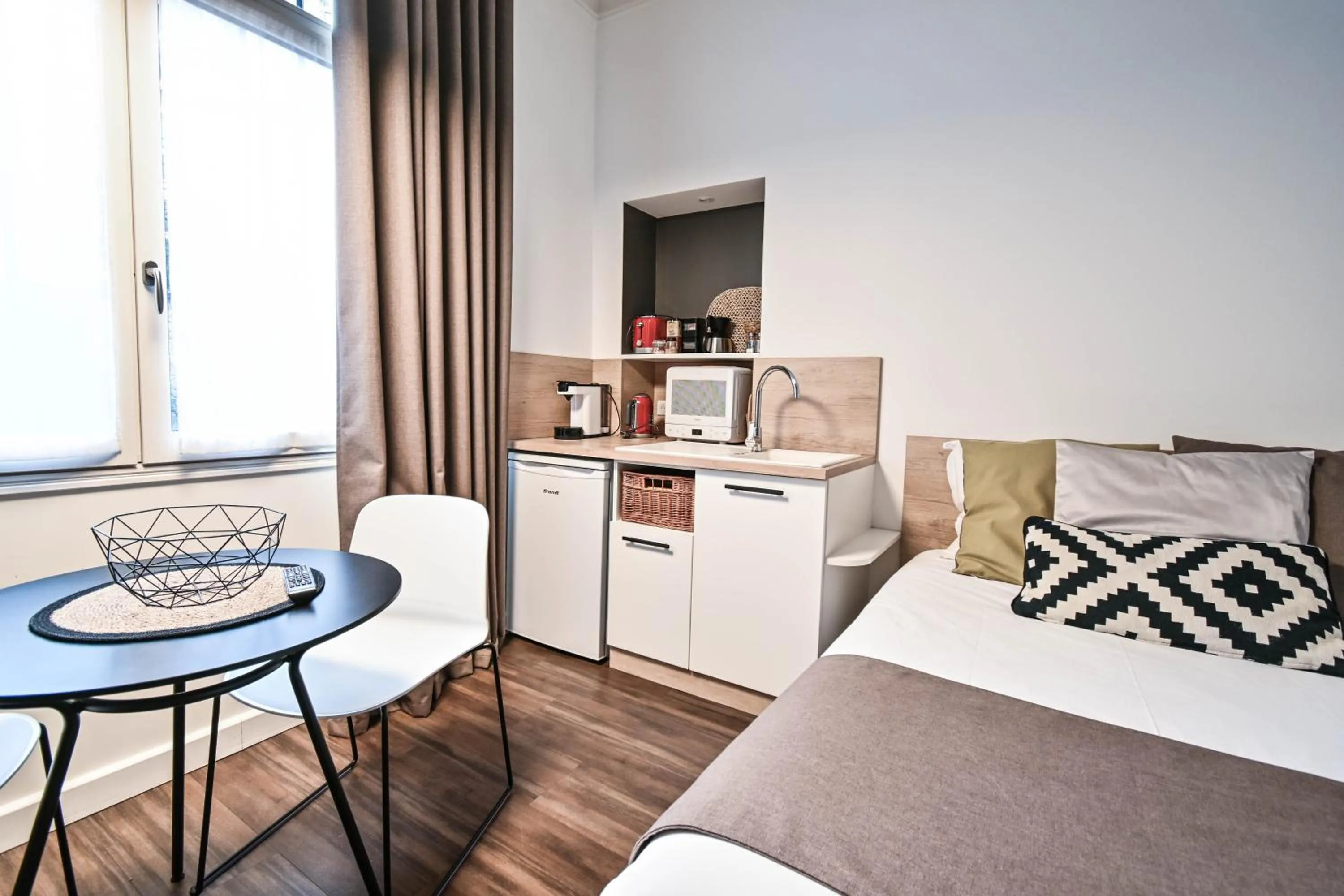 Kitchen or kitchenette, Bed in Les cles du 27 Paris