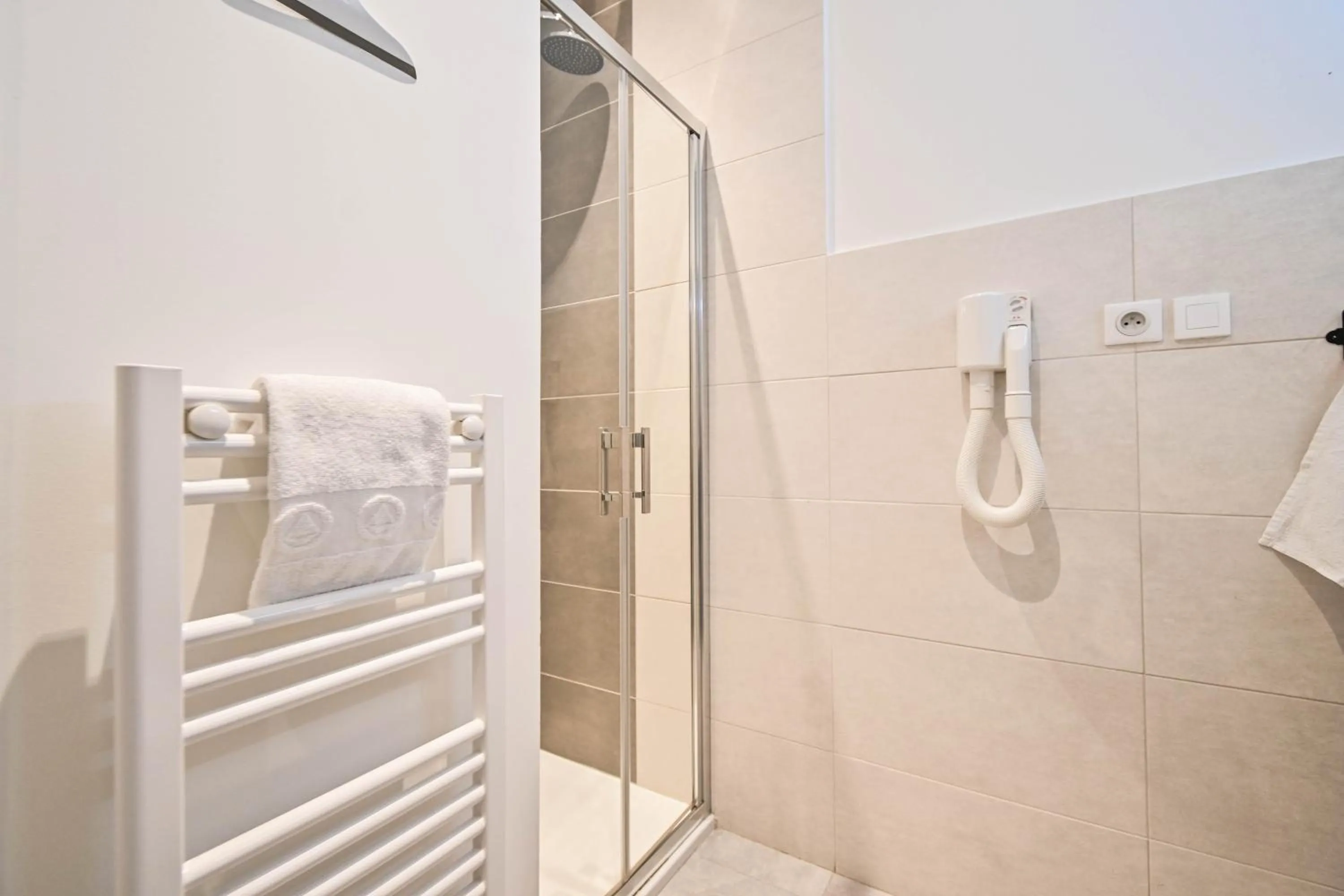 Shower in Les cles du 27 Paris