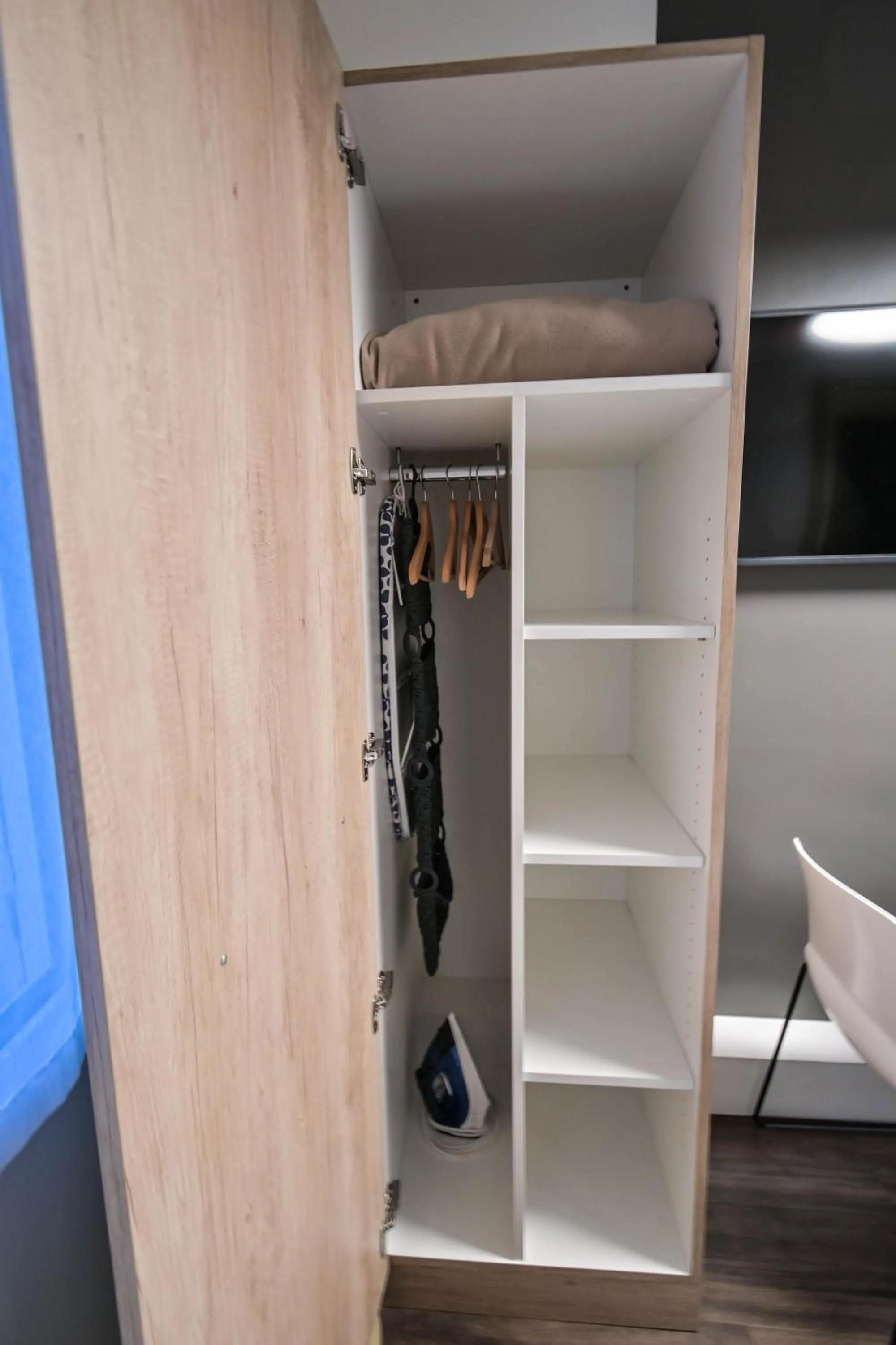 wardrobe in Les cles du 27 Paris