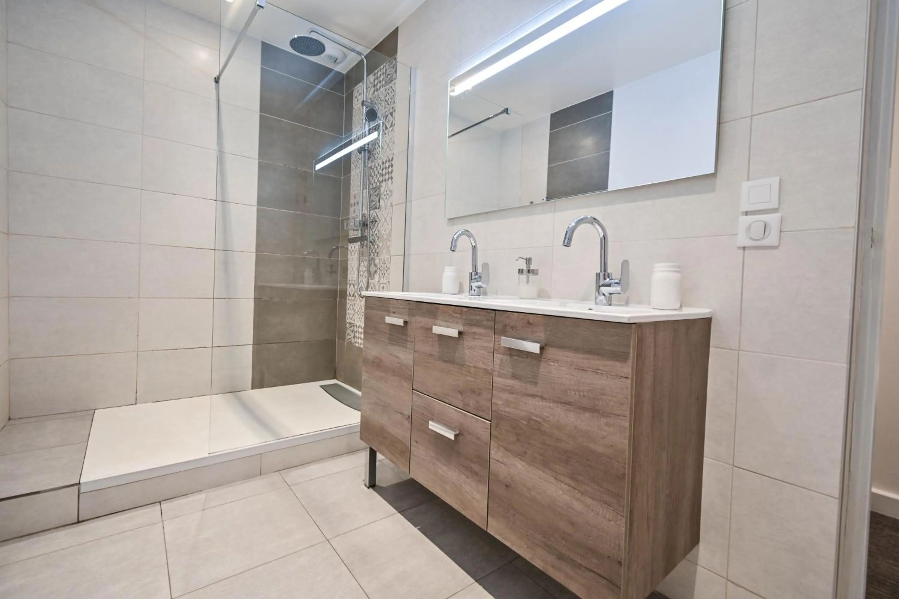 Shower in Les cles du 27 Paris