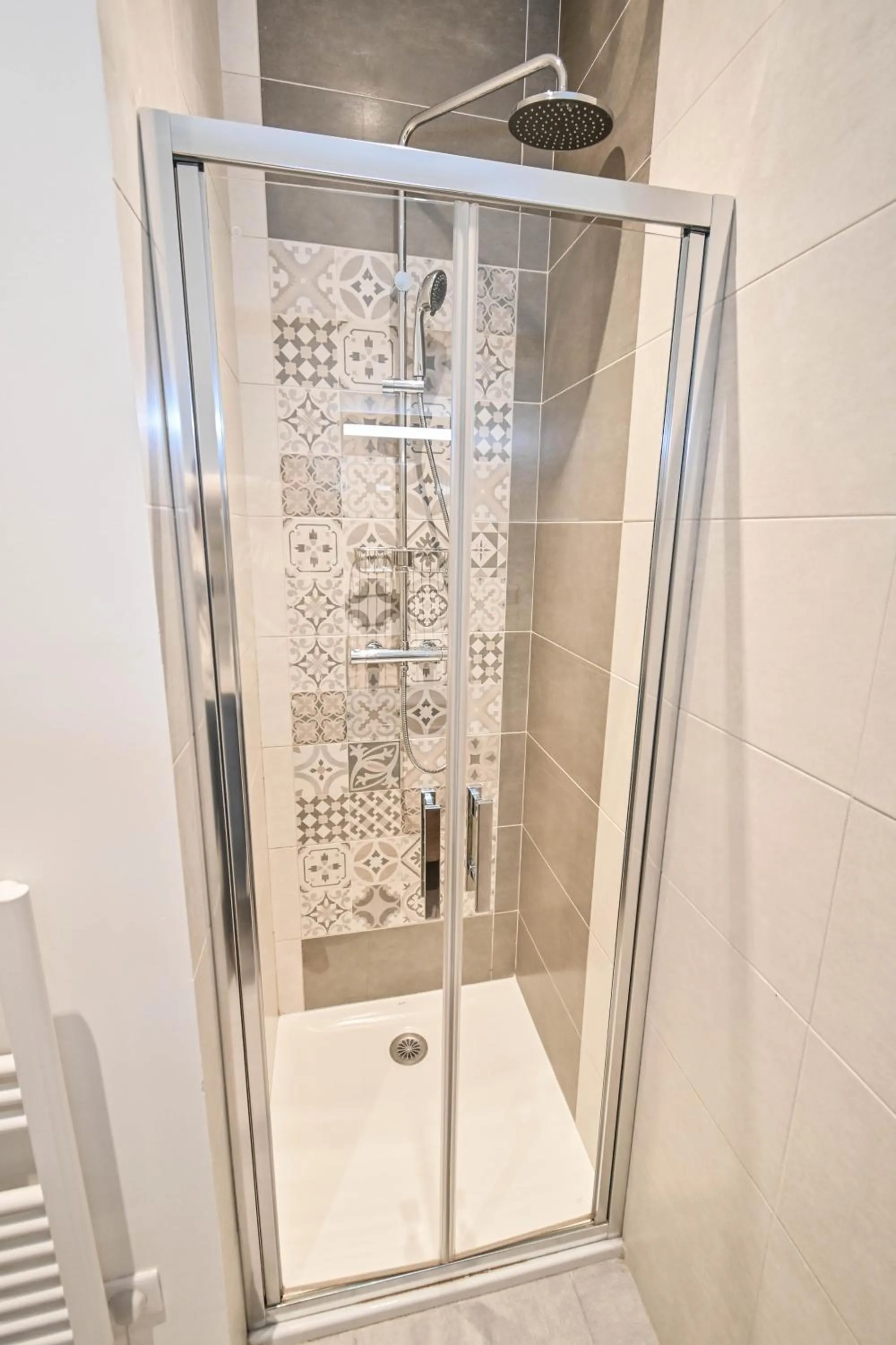 Shower in Les cles du 27 Paris
