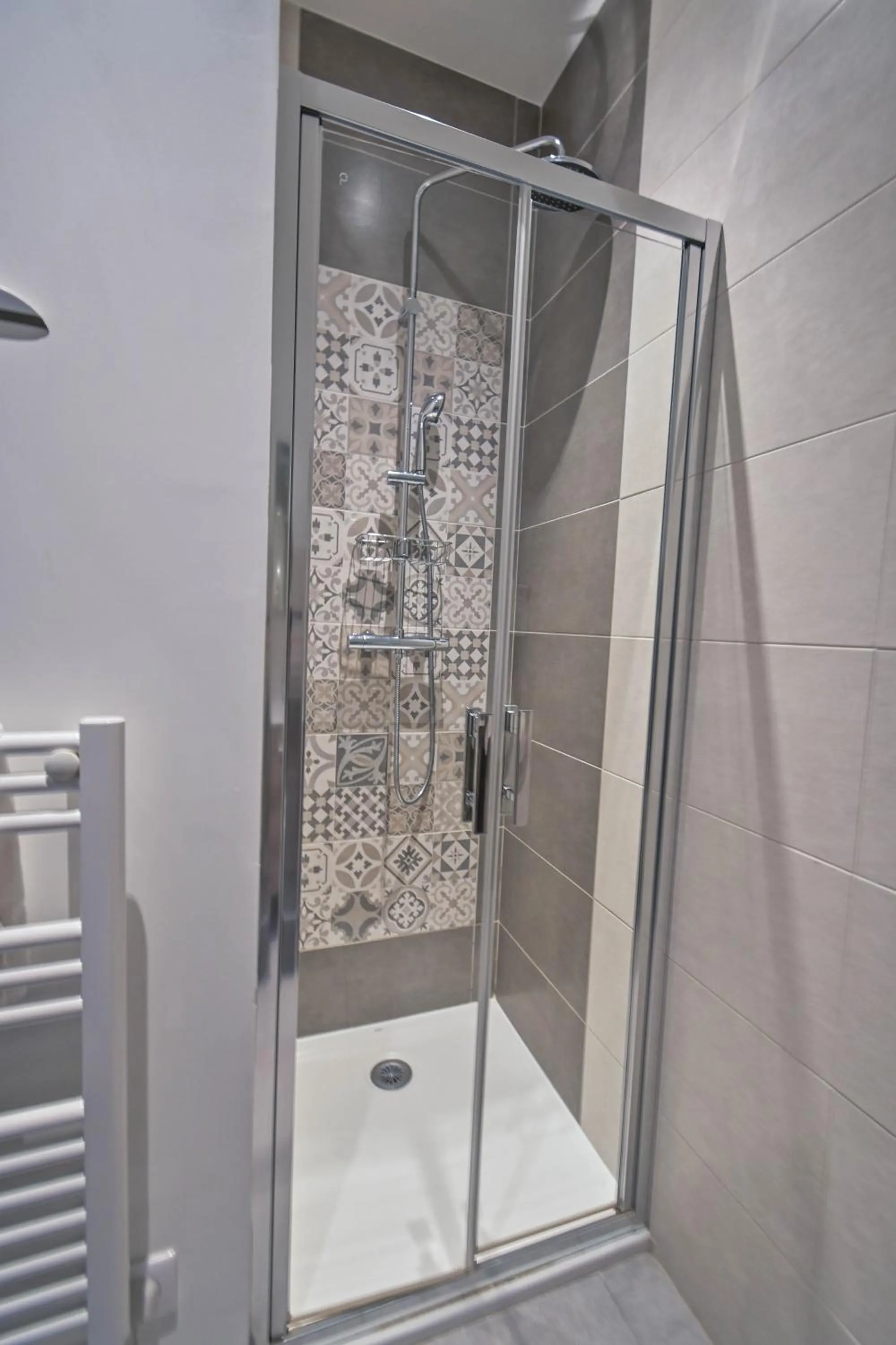 Shower in Les cles du 27 Paris