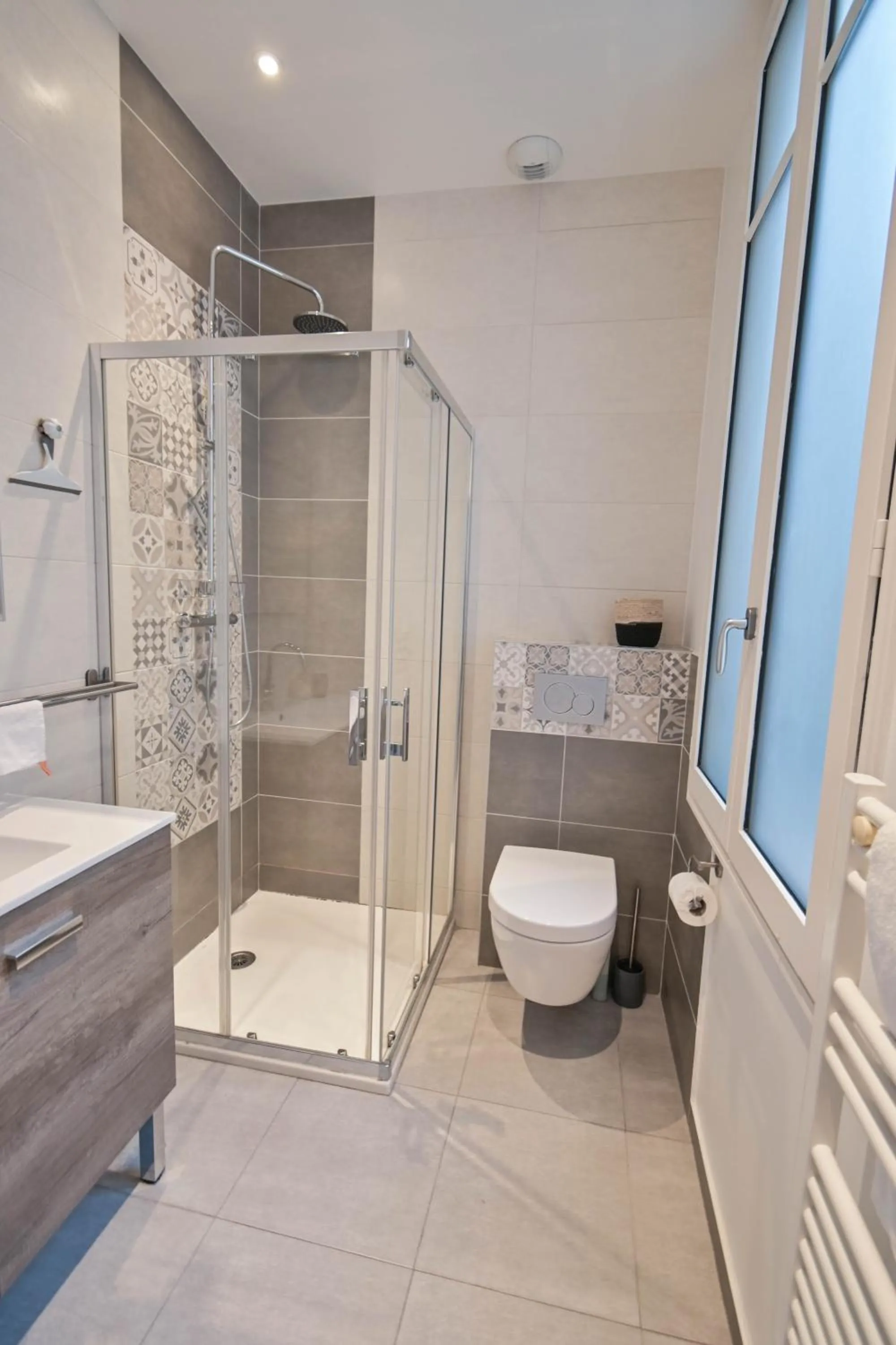 Shower in Les cles du 27 Paris