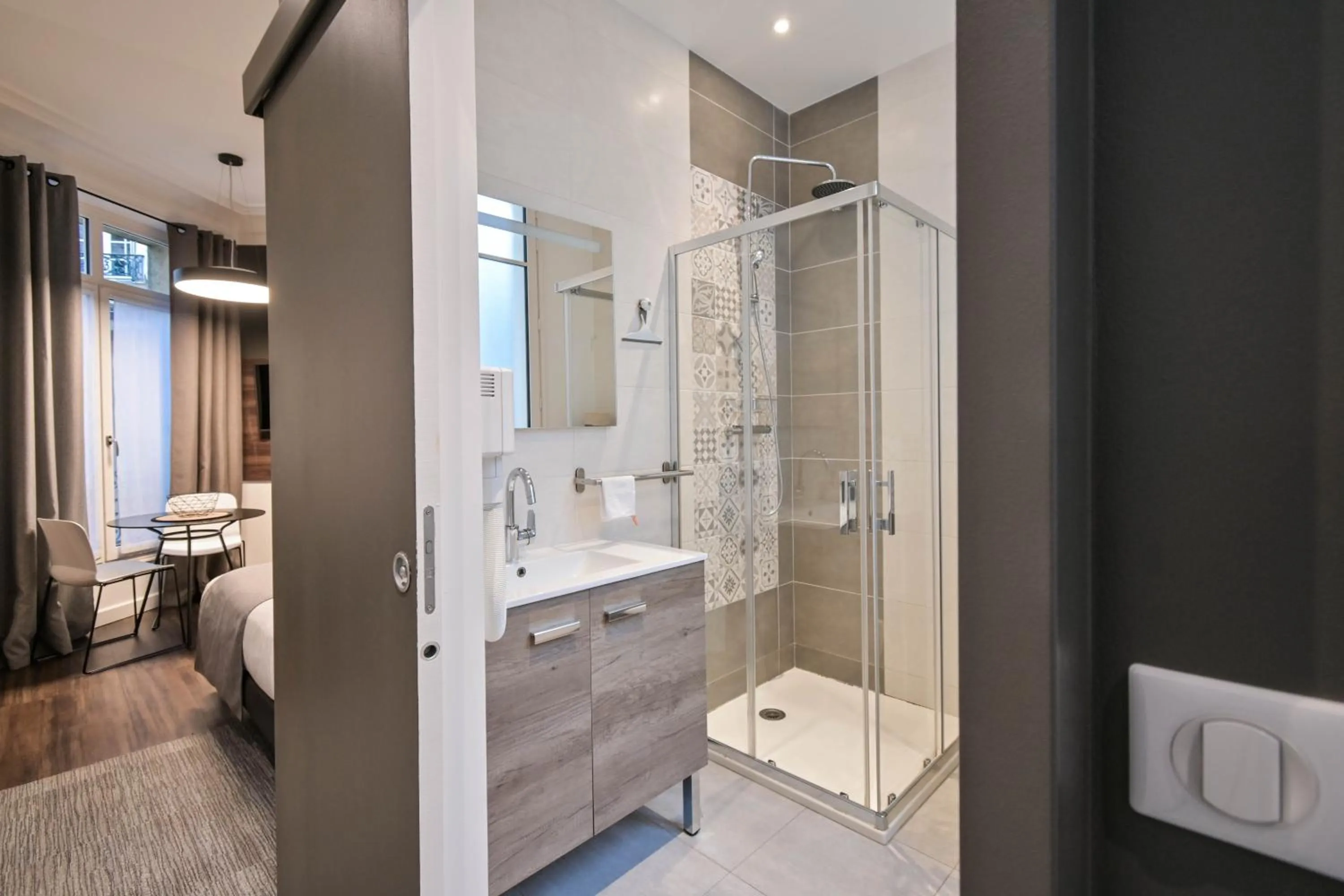 Shower in Les cles du 27 Paris