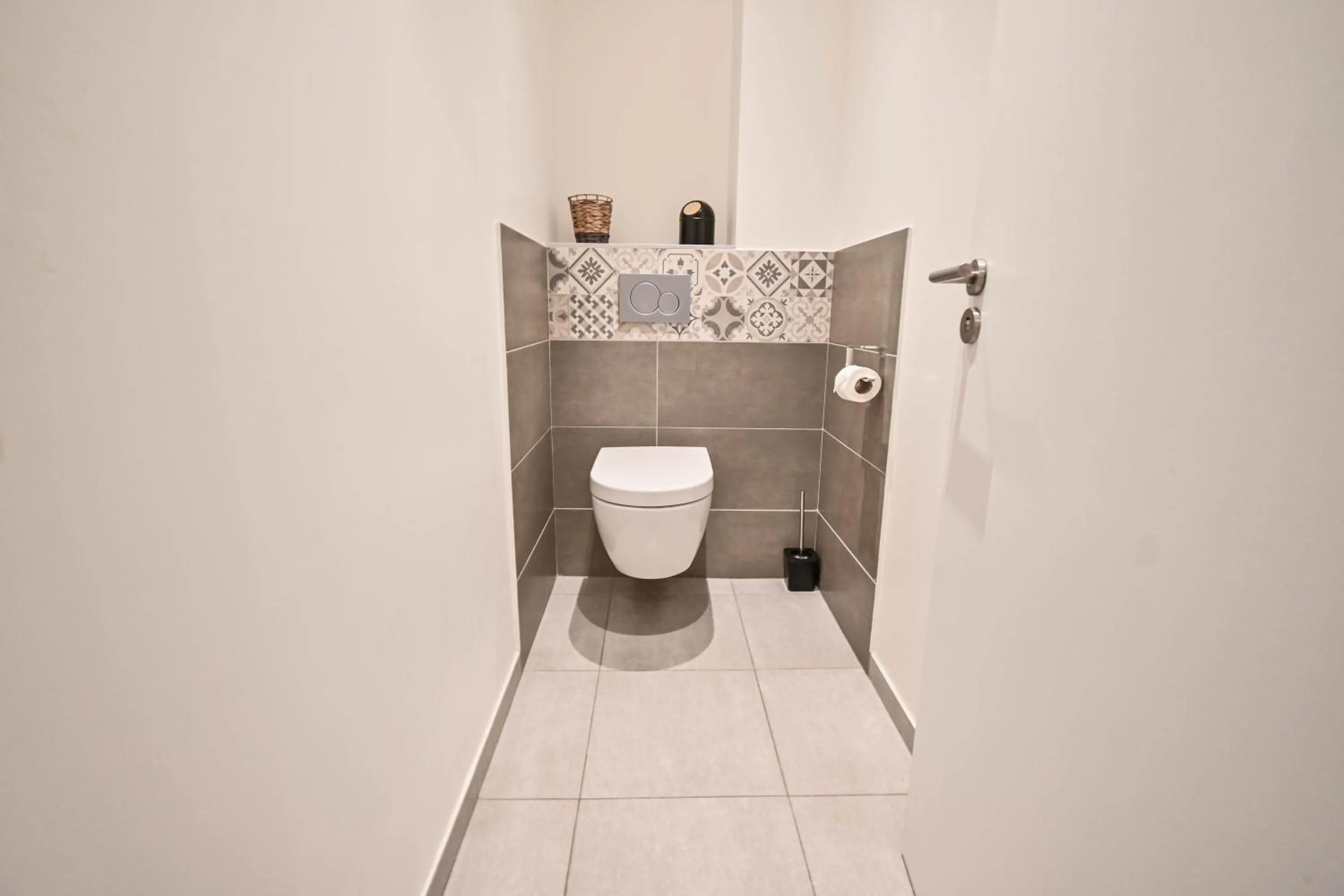 Toilet in Les cles du 27 Paris