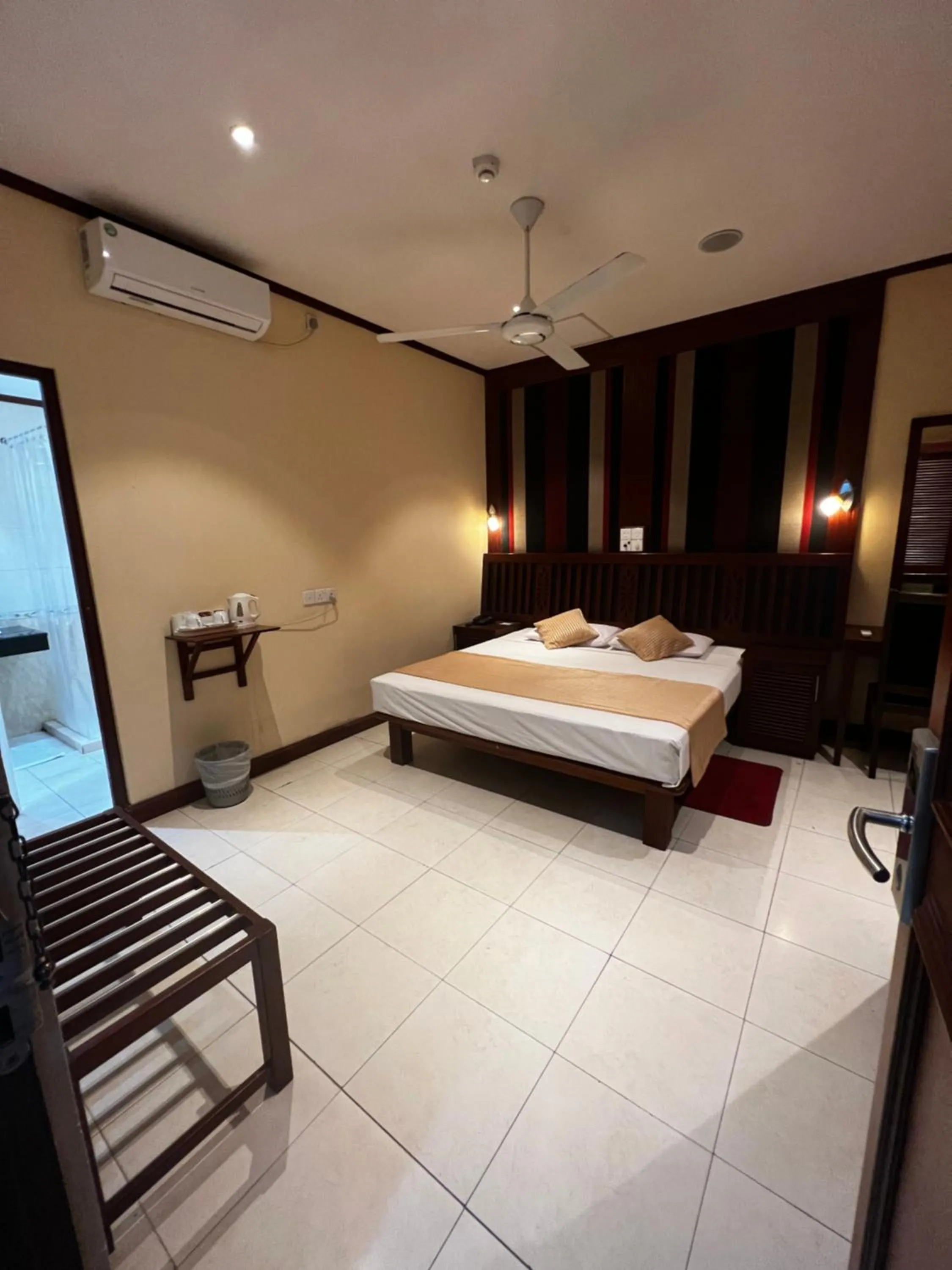 Bed in Colombo City Hotels (Pvt) Ltd