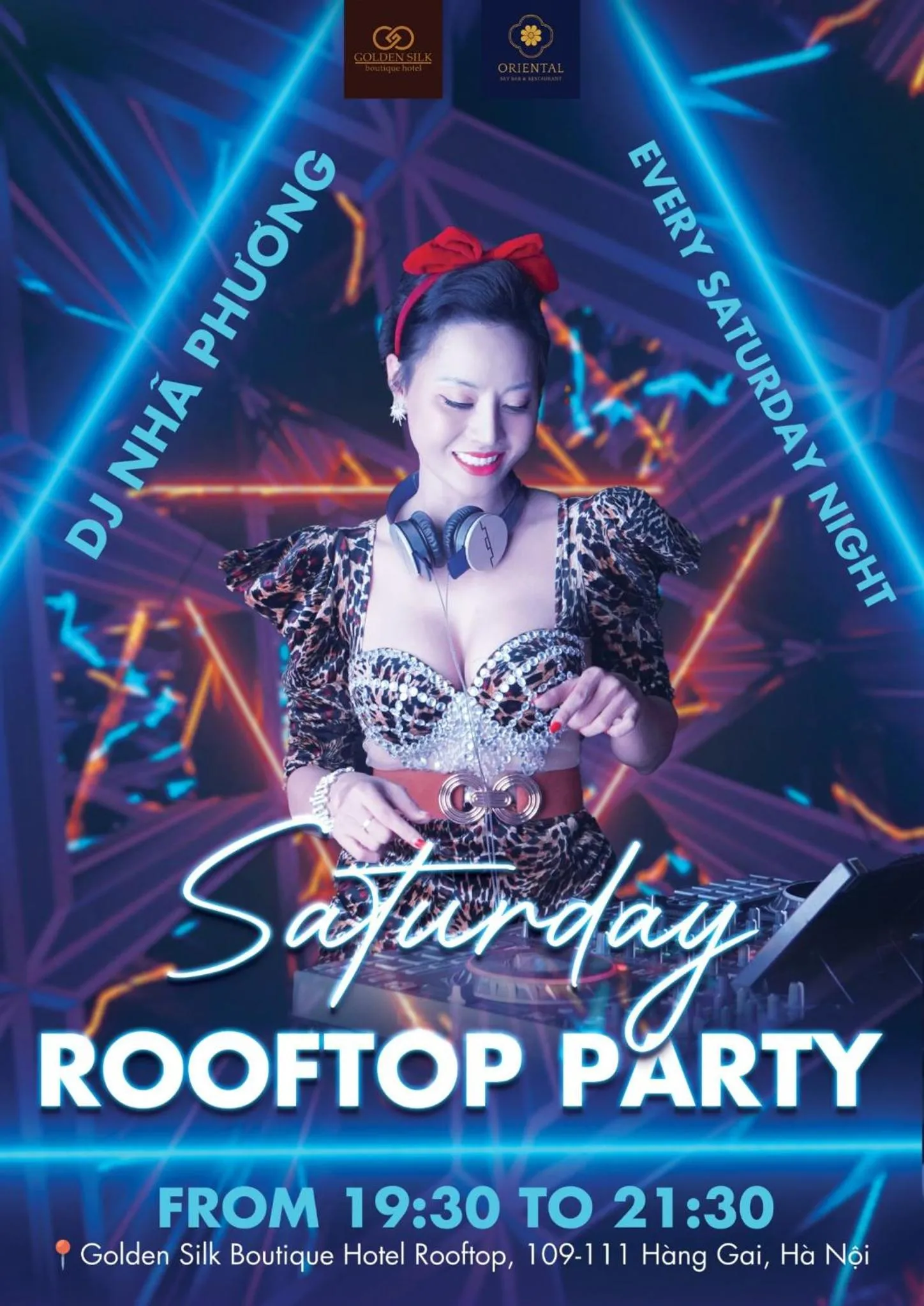 Lounge or bar in Golden Silk Boutique Hotel