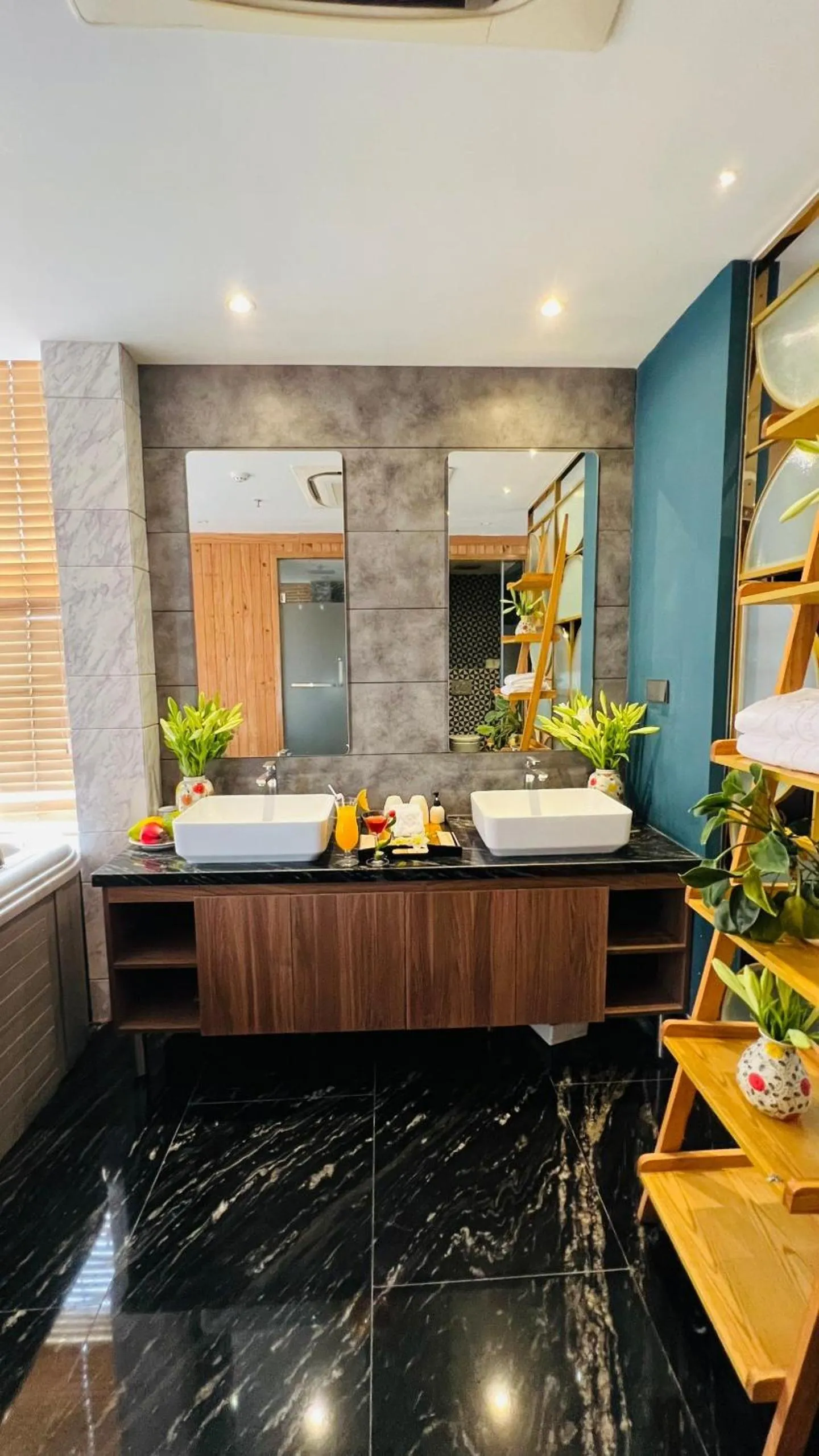 Toilet in Golden Silk Boutique Hotel