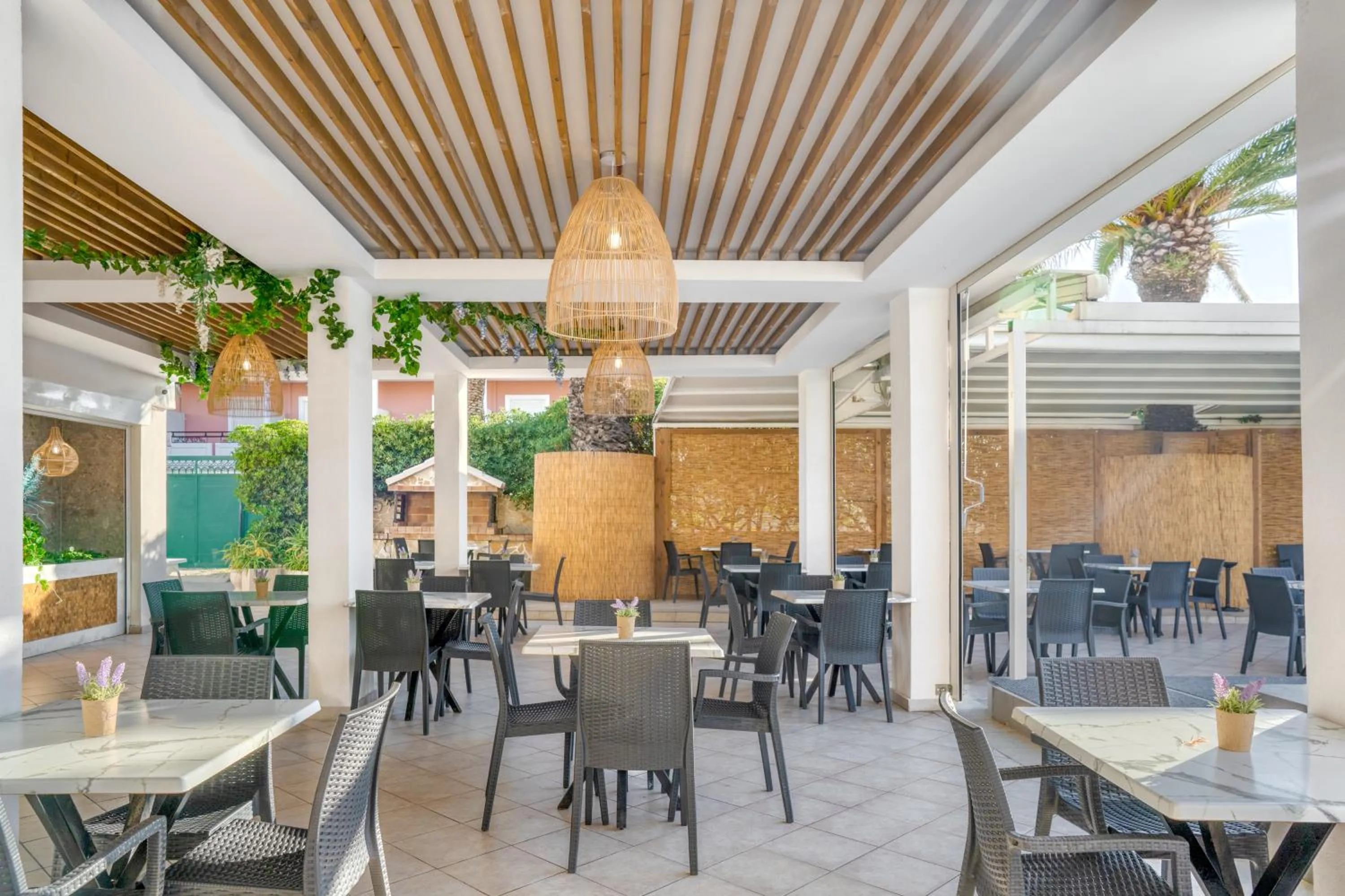 Restaurant/places to eat in Poseidon Beach Hotel