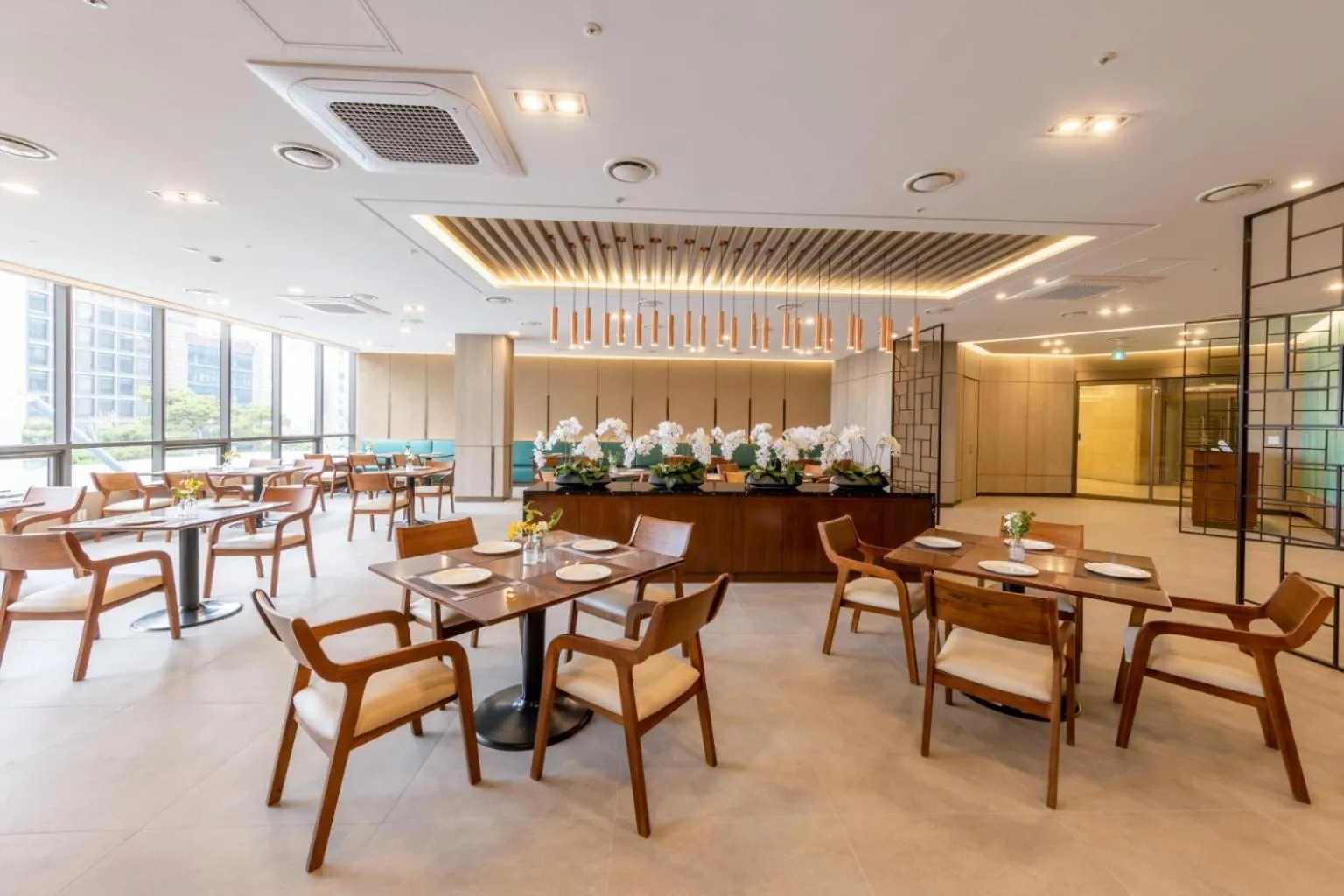 Restaurant/places to eat in Hotel Samjung