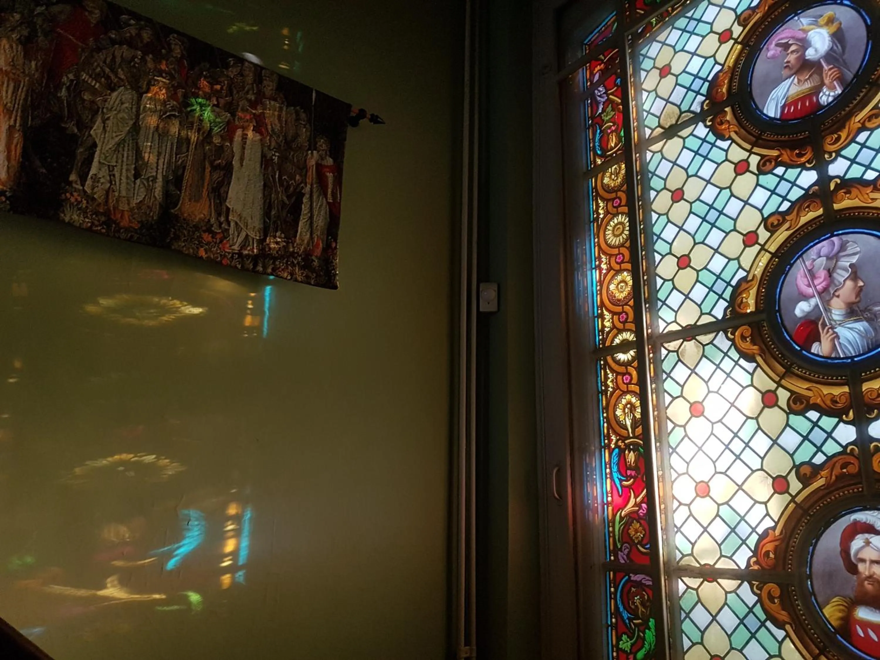 Decorative detail in Château Lambert Moulinsart Hotel, shuttle airport, long term parking, snooker, large terrasse, dinner, breakfast