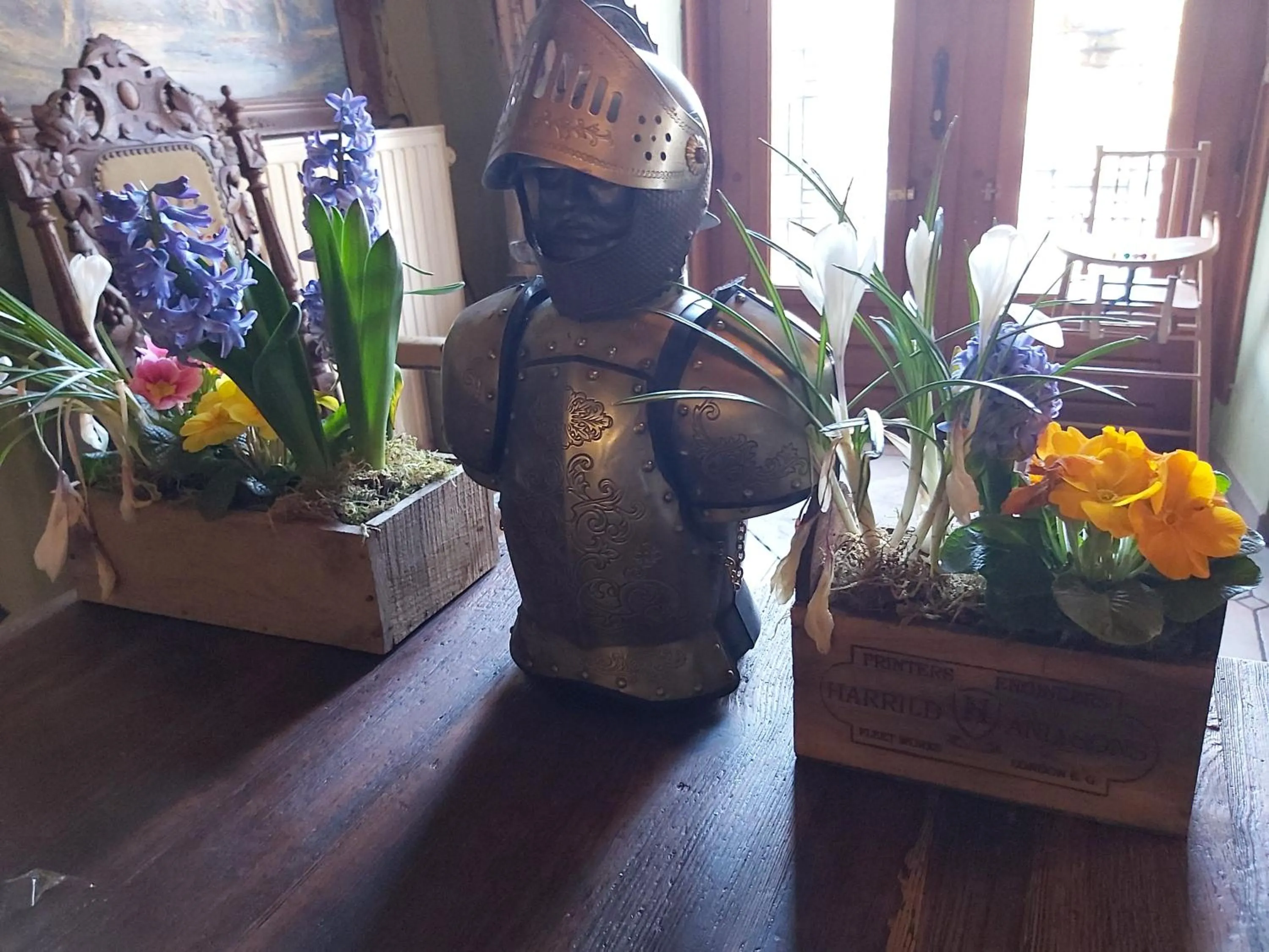 Diving in Château Lambert Moulinsart Hotel, shuttle airport, long term parking, snooker, large terrasse, dinner, breakfast