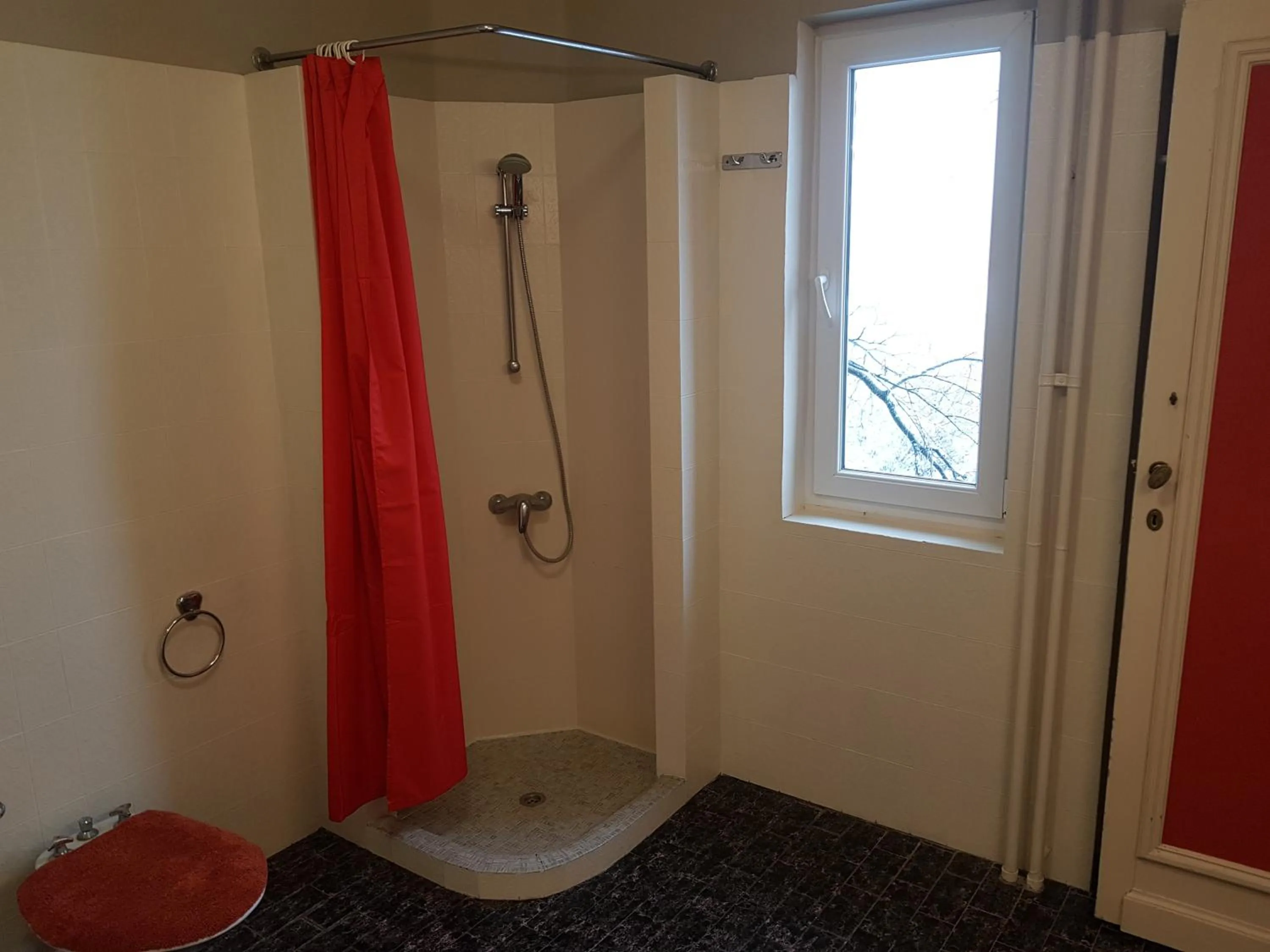 Bathroom in Château Lambert Moulinsart Hotel, shuttle airport, long term parking, snooker, large terrasse, dinner, breakfast