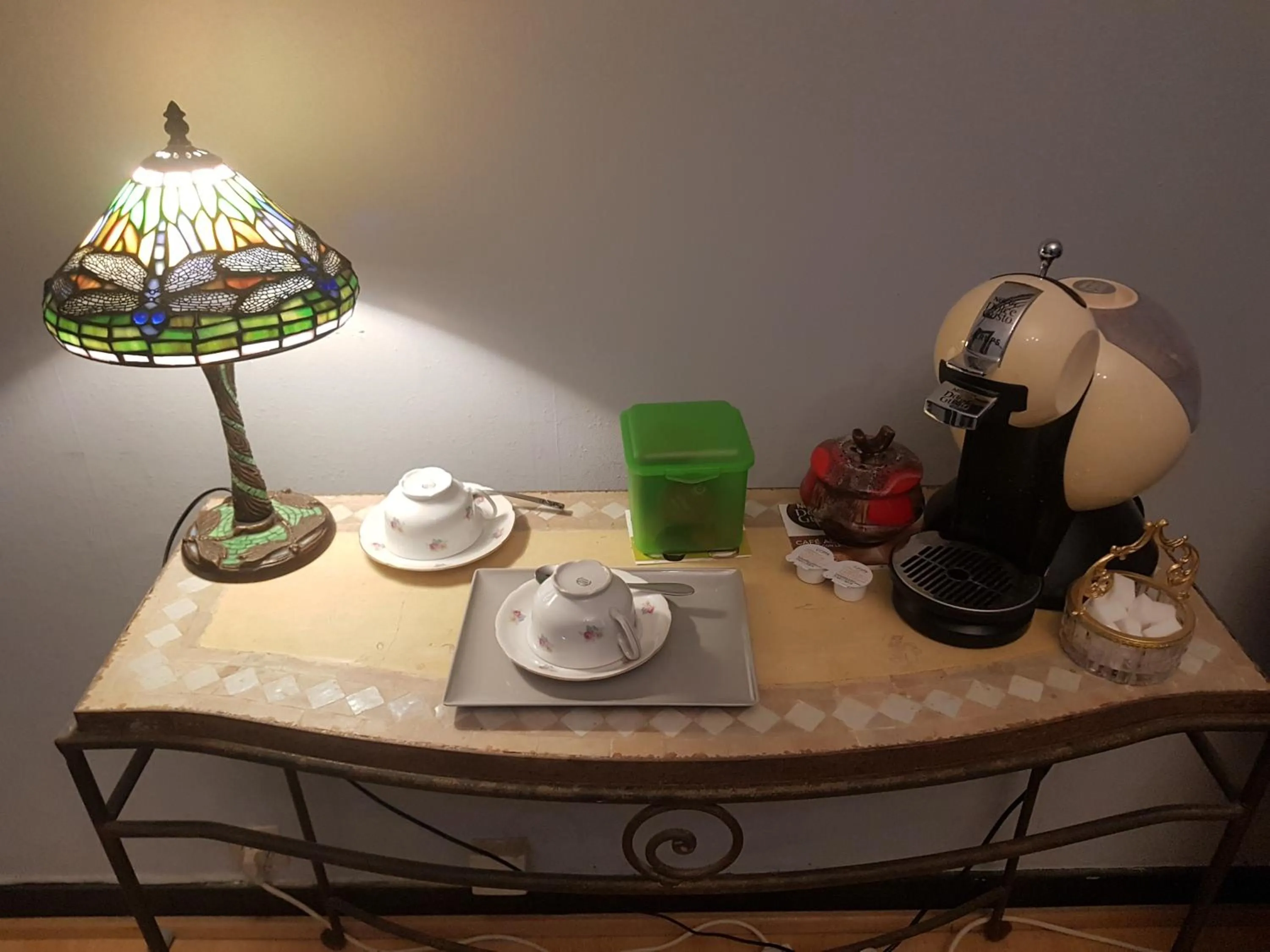 Coffee/tea facilities in Château Lambert Moulinsart Hotel, shuttle airport, long term parking, snooker, large terrasse, dinner, breakfast