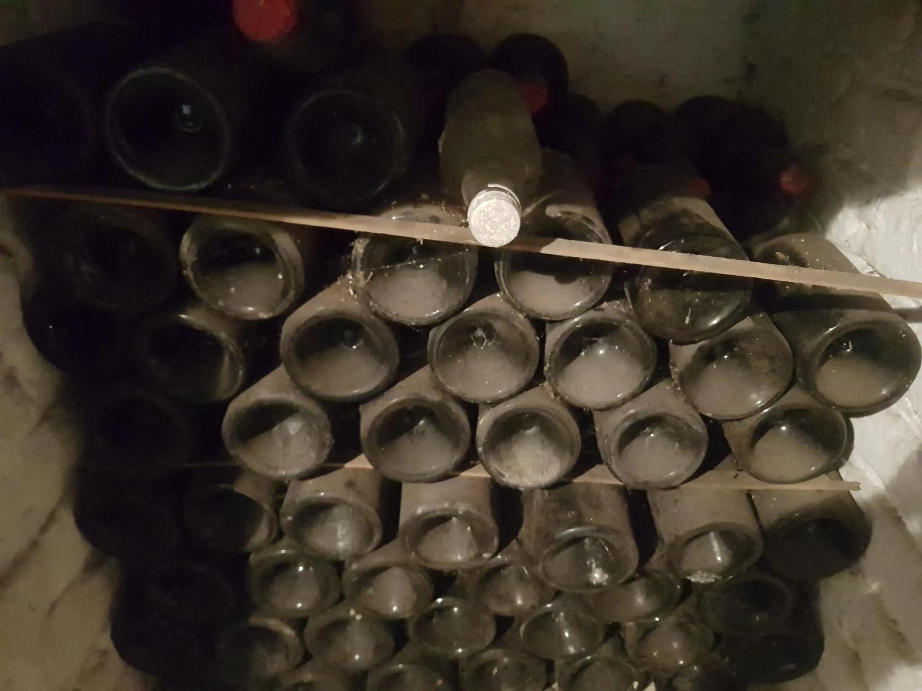 Alcoholic drinks in Château Lambert Moulinsart Hotel, shuttle airport, long term parking, snooker, large terrasse, dinner, breakfast