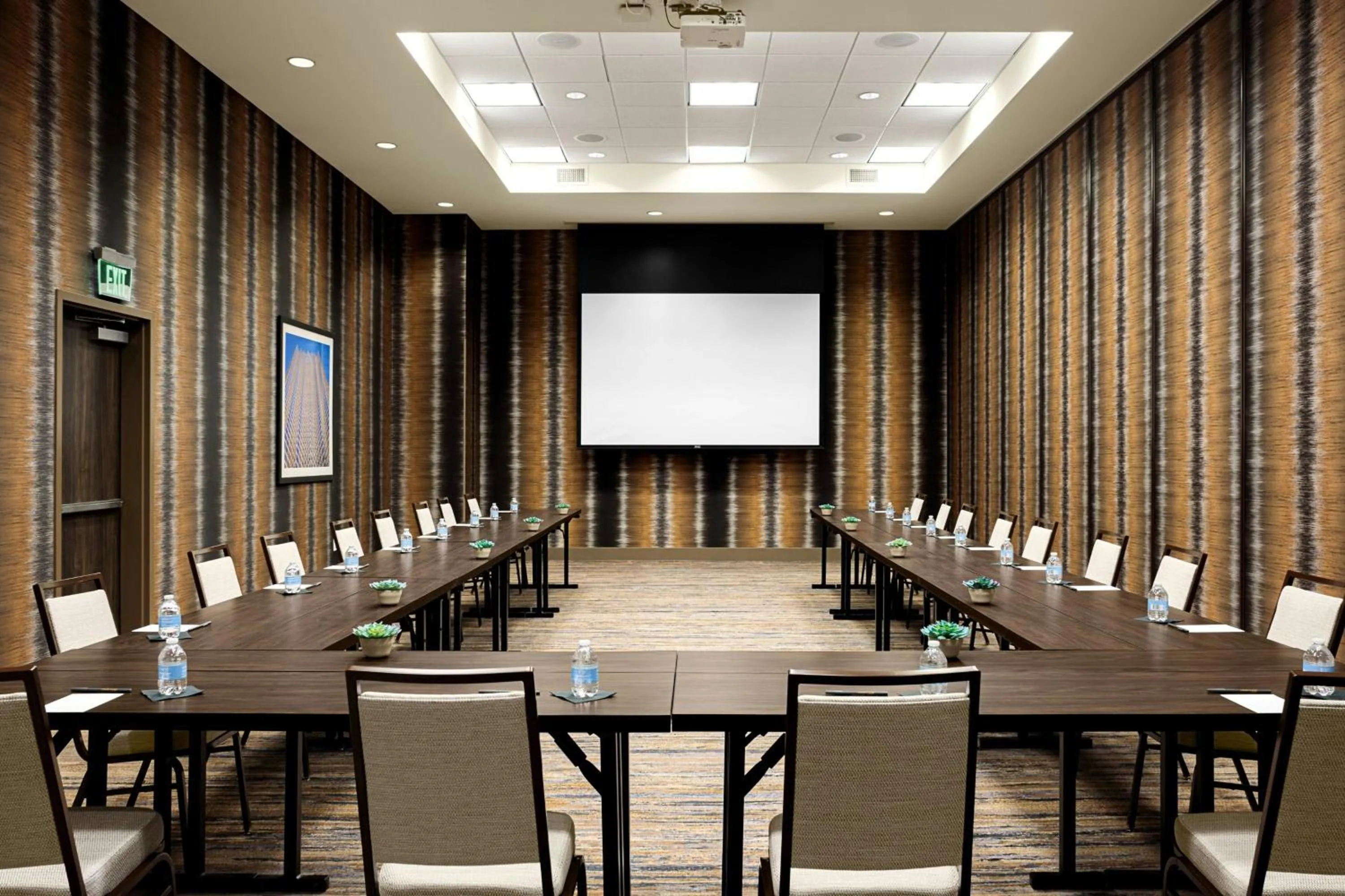 Meeting/conference room in Courtyard by Marriott Dallas Downtown/Reunion District