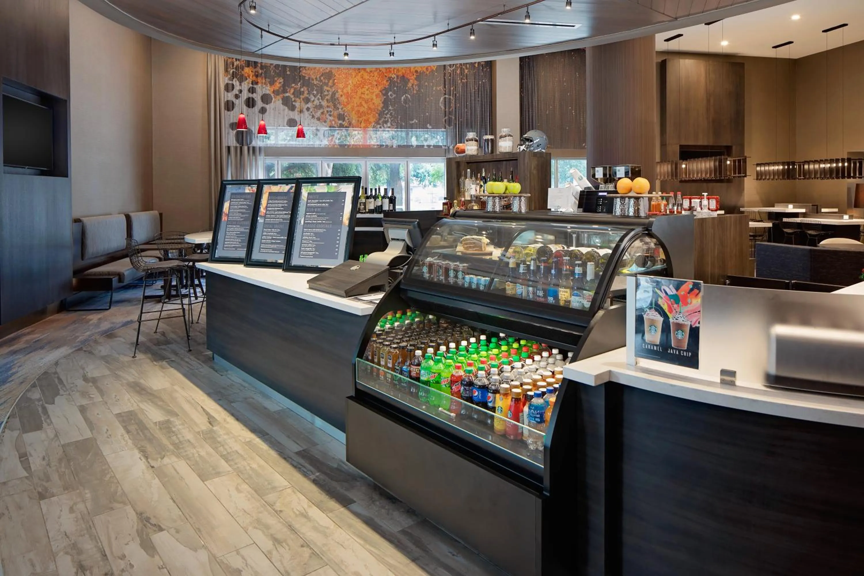 Breakfast in Courtyard by Marriott Dallas Downtown/Reunion District