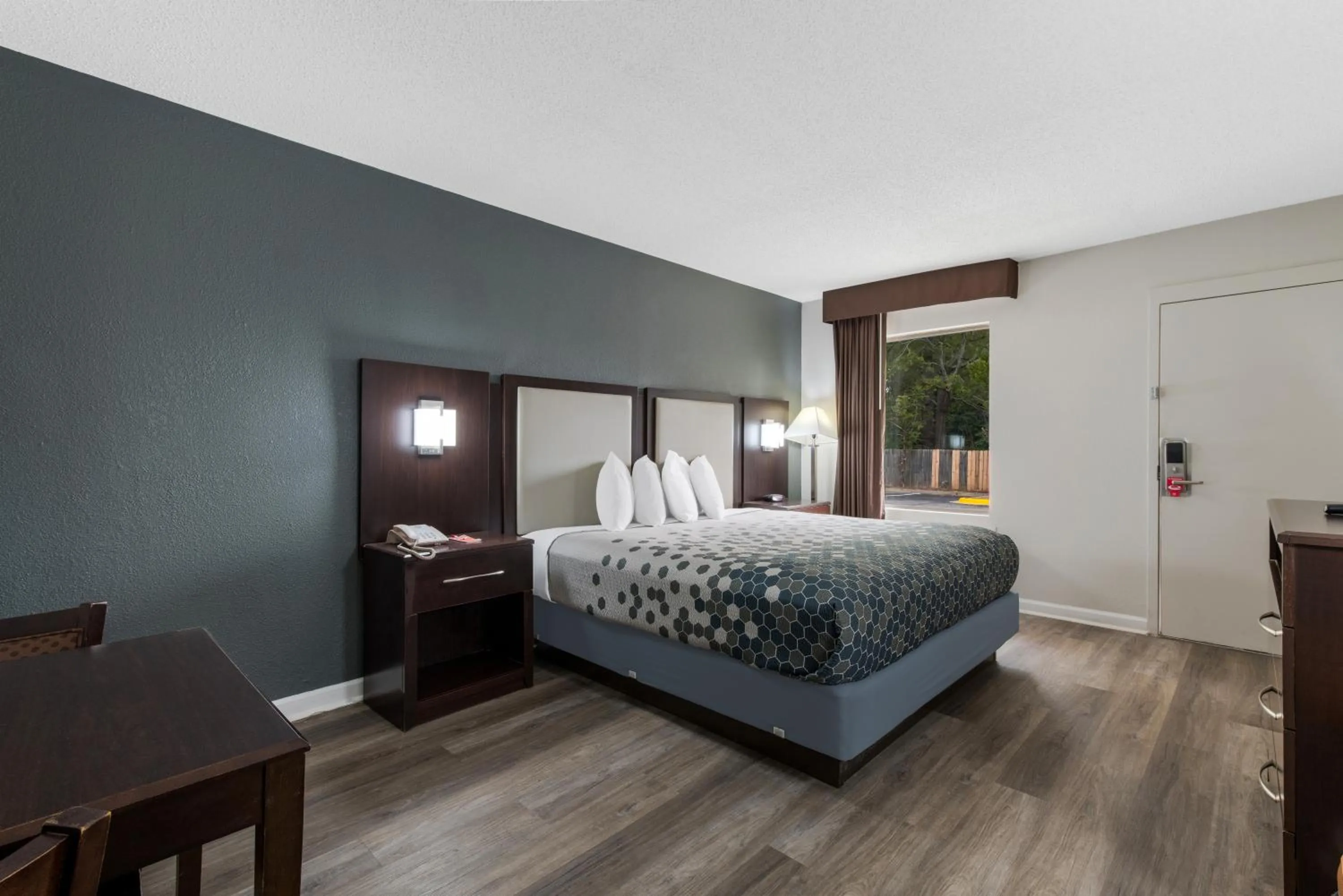 Bedroom, Bed in Econo Lodge Cheraw Market Street