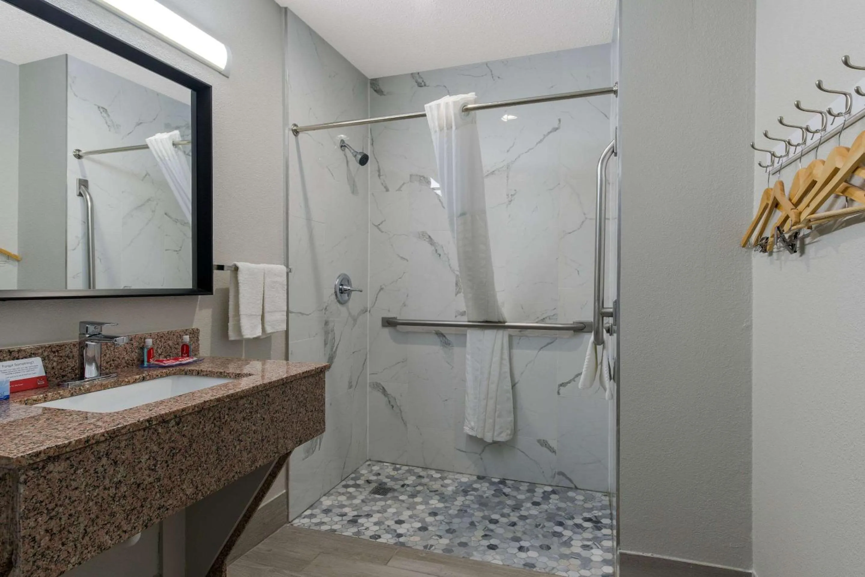 Bedroom in Econo Lodge Cheraw Market Street