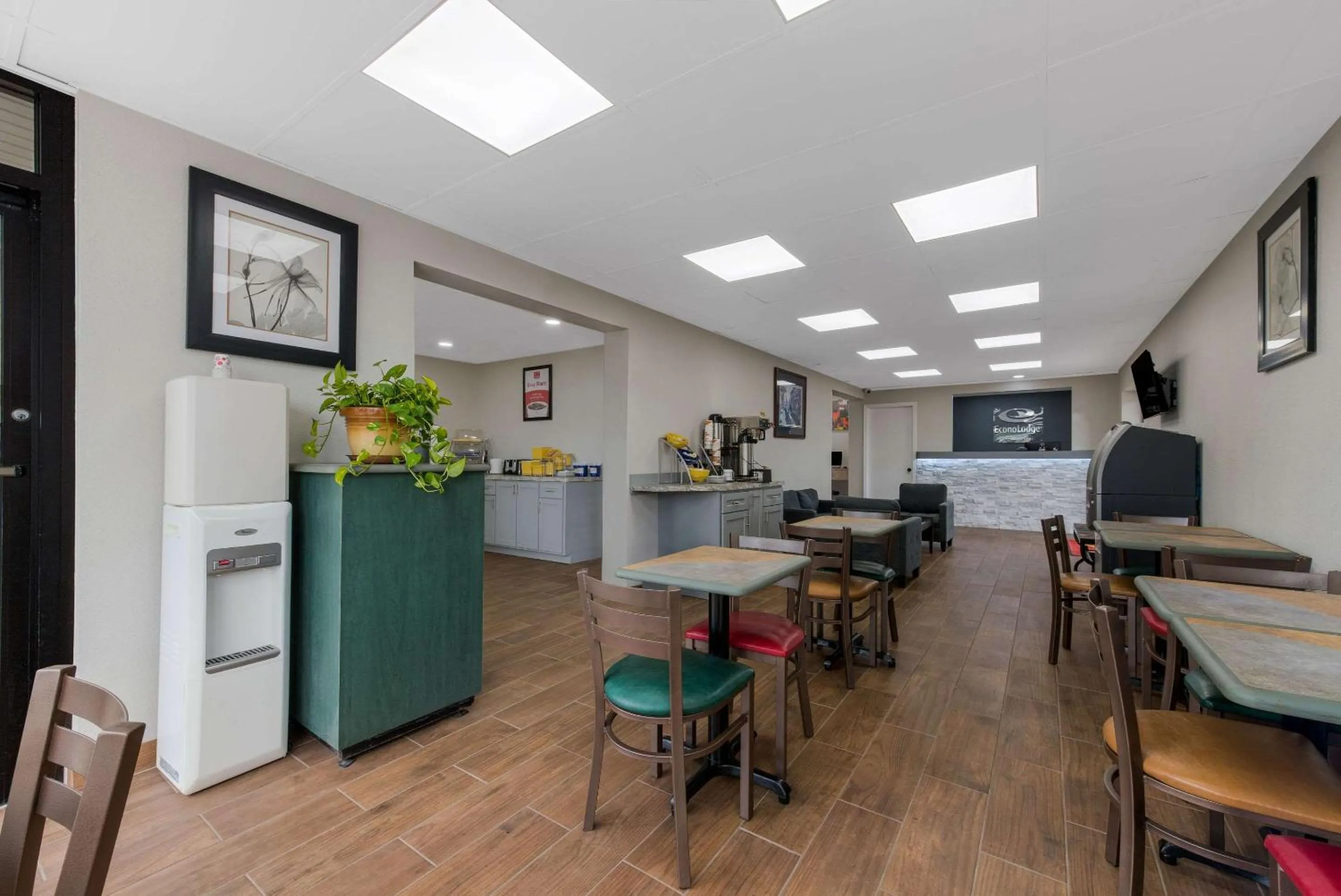 Breakfast in Econo Lodge Cheraw Market Street