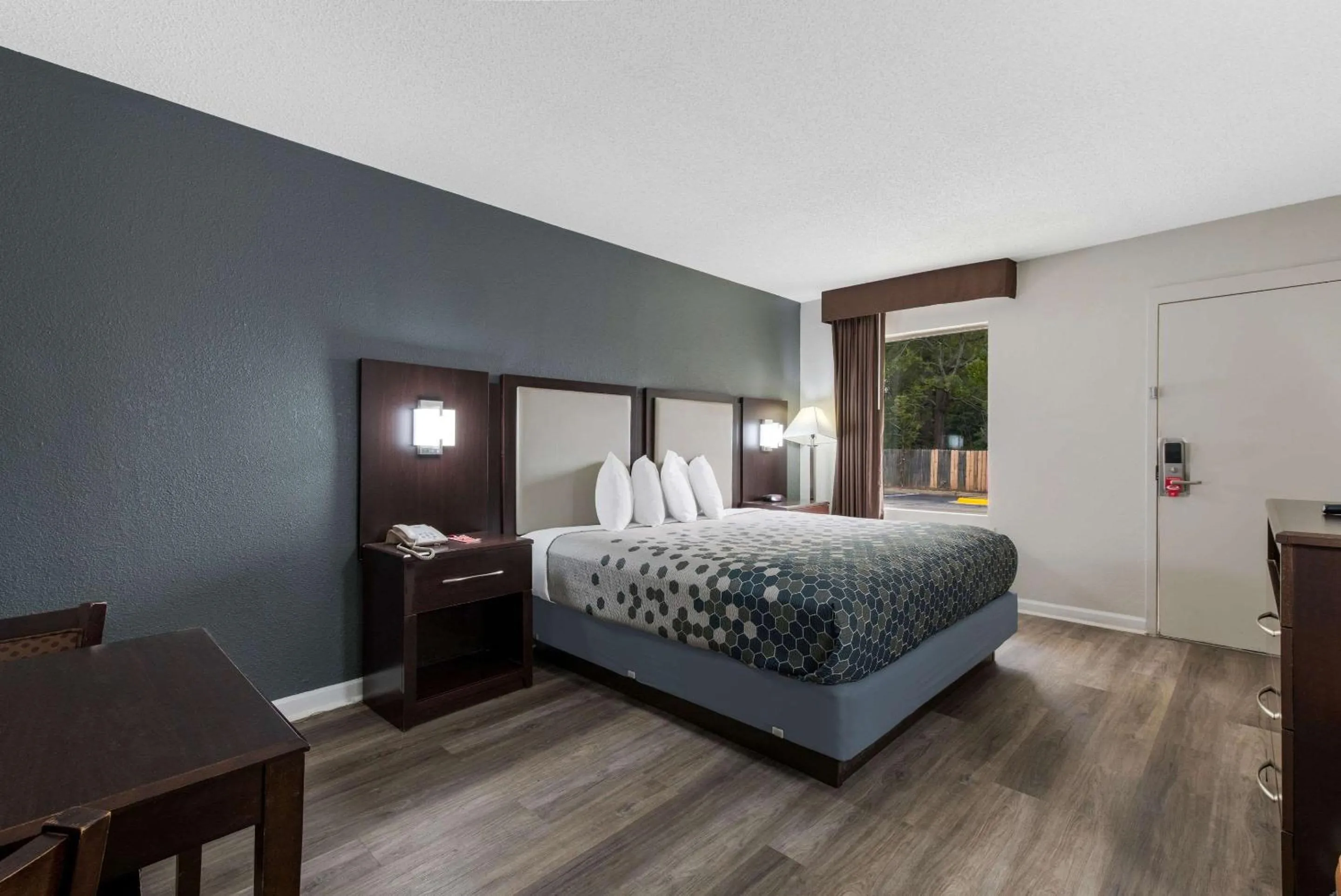 Bedroom, Bed in Econo Lodge Cheraw Market Street