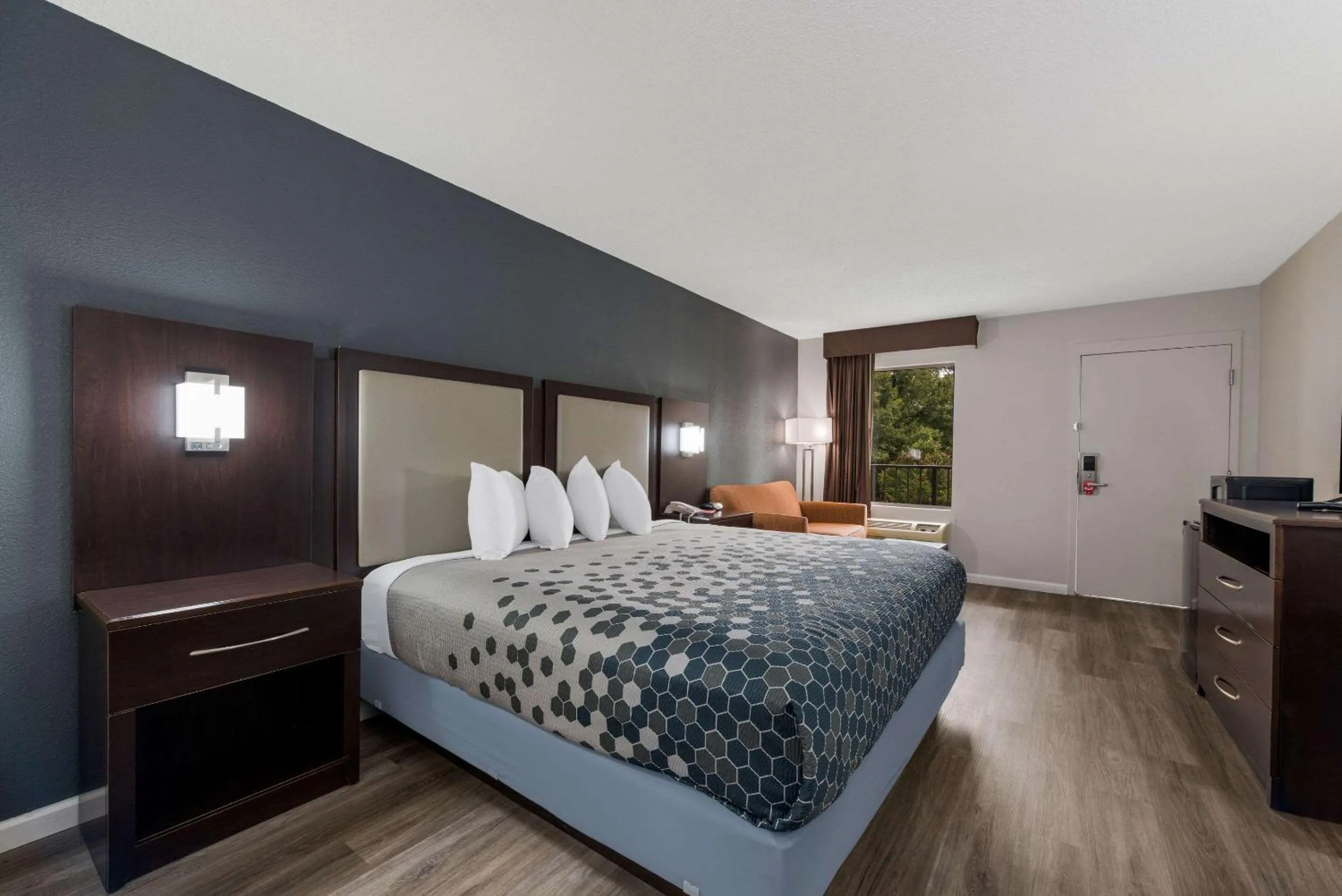 Bedroom, Bed in Econo Lodge Cheraw Market Street