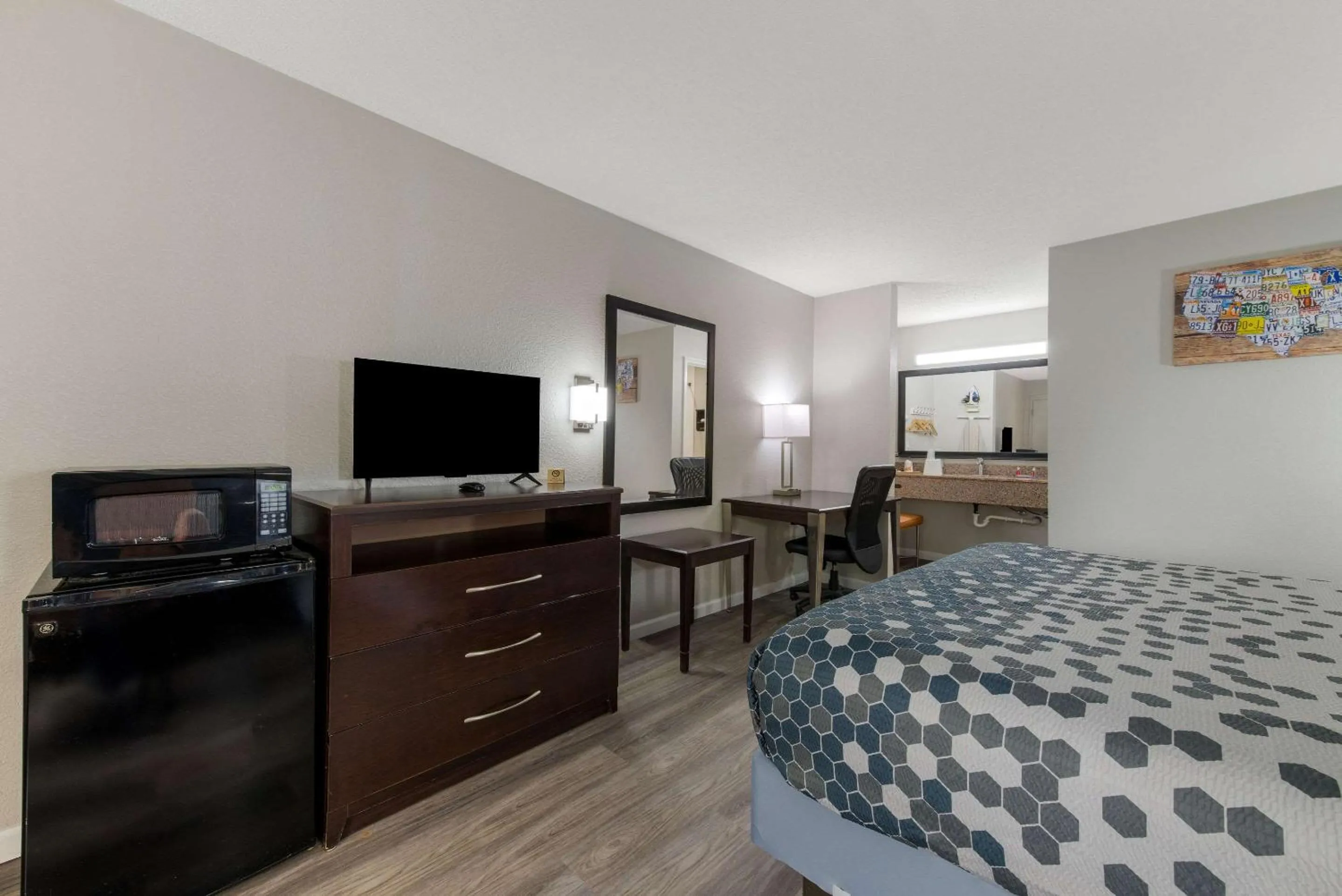 Bedroom, Bed in Econo Lodge Cheraw Market Street