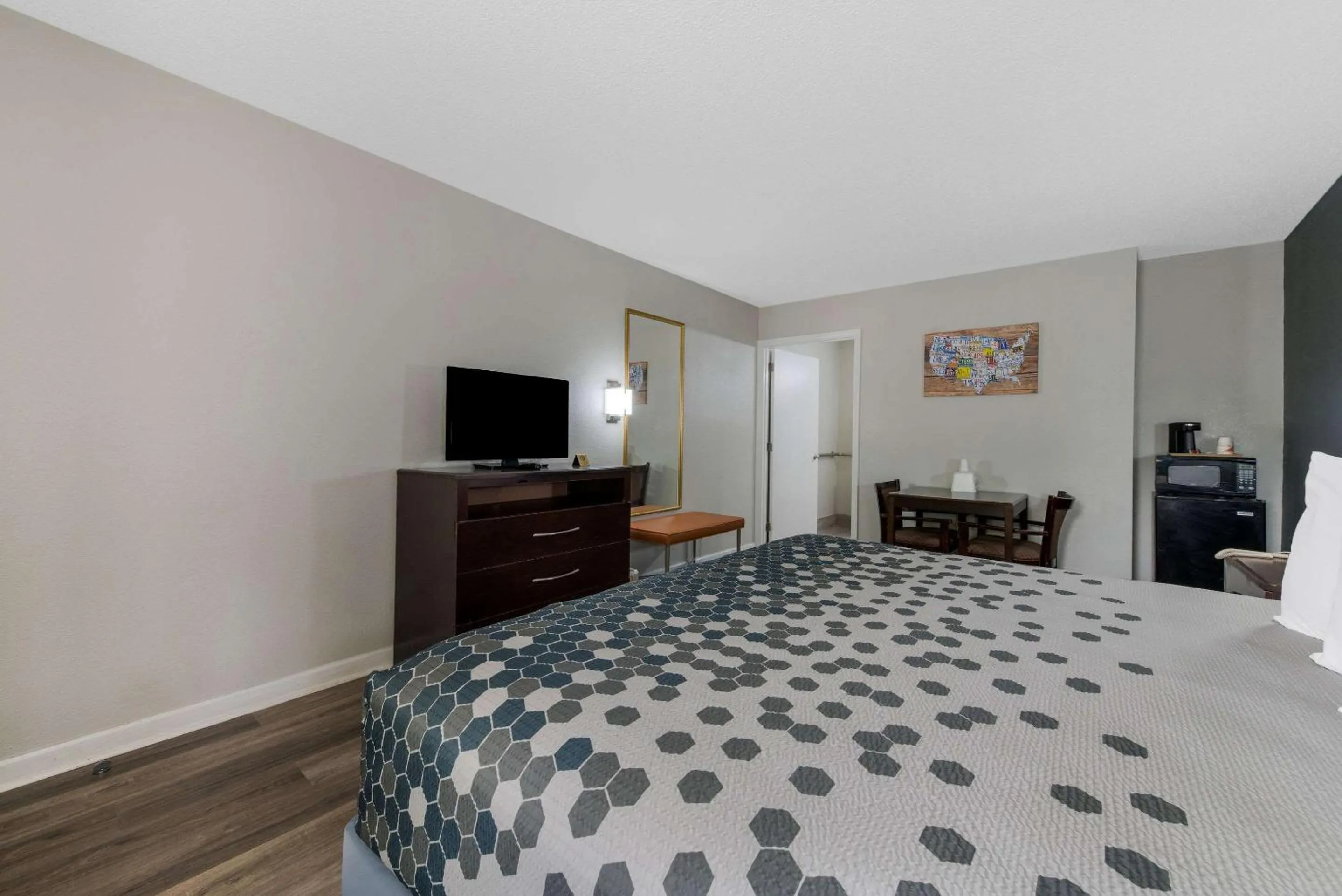 Bedroom, Bed in Econo Lodge Cheraw Market Street