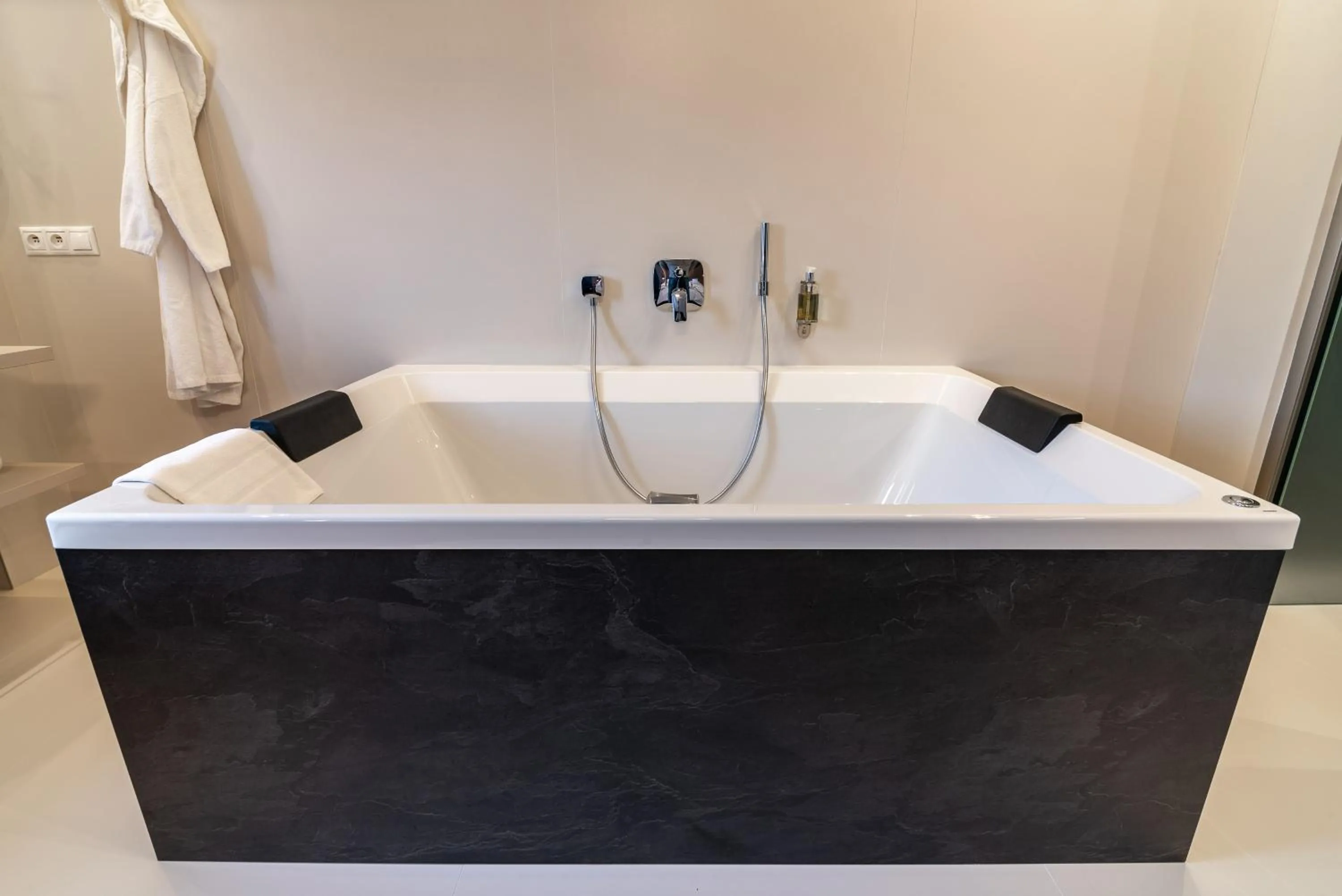 Bath in Hotel Karpatia