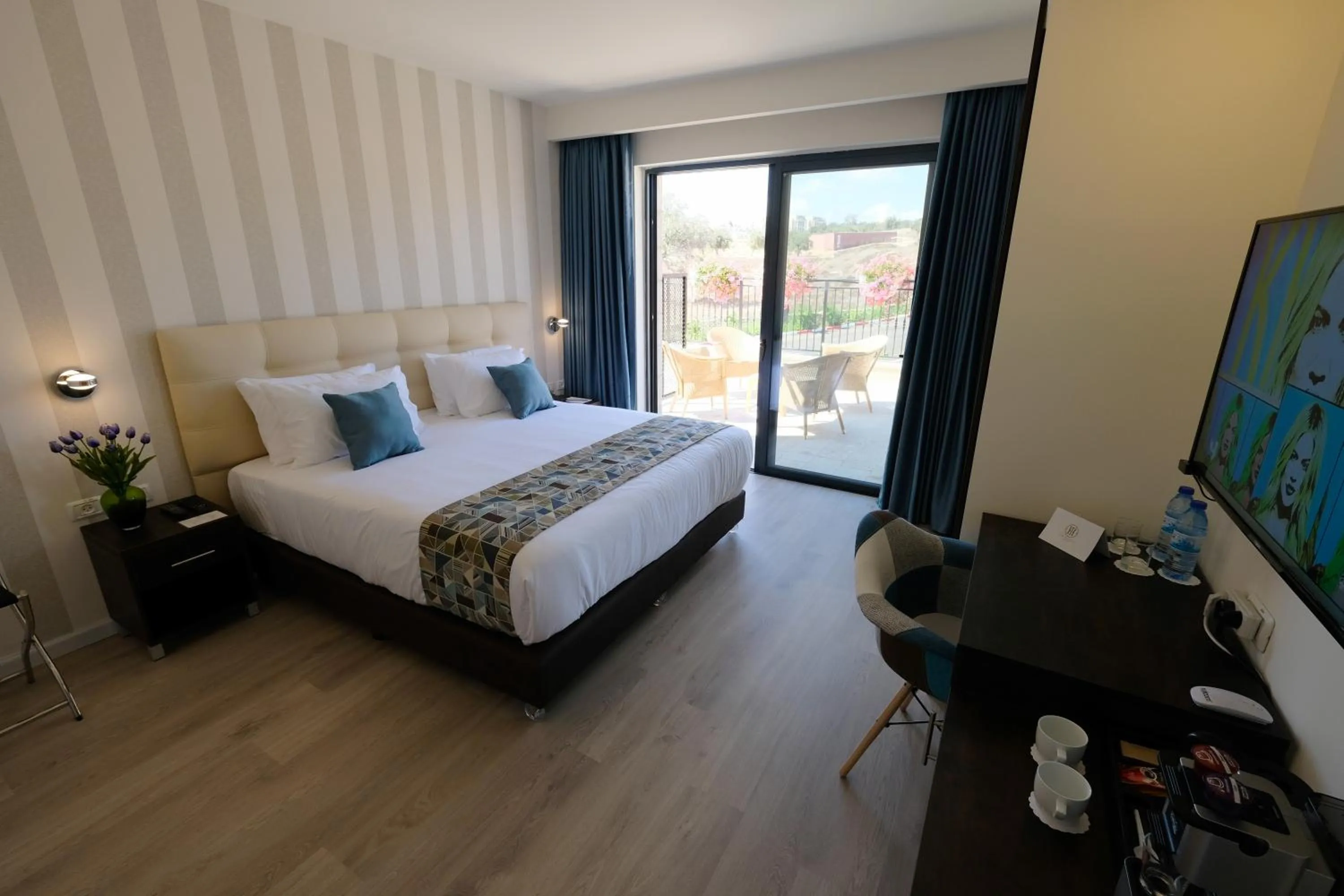 Photo of the whole room, Bed in Tantur Hills Hotel - Jerusalem