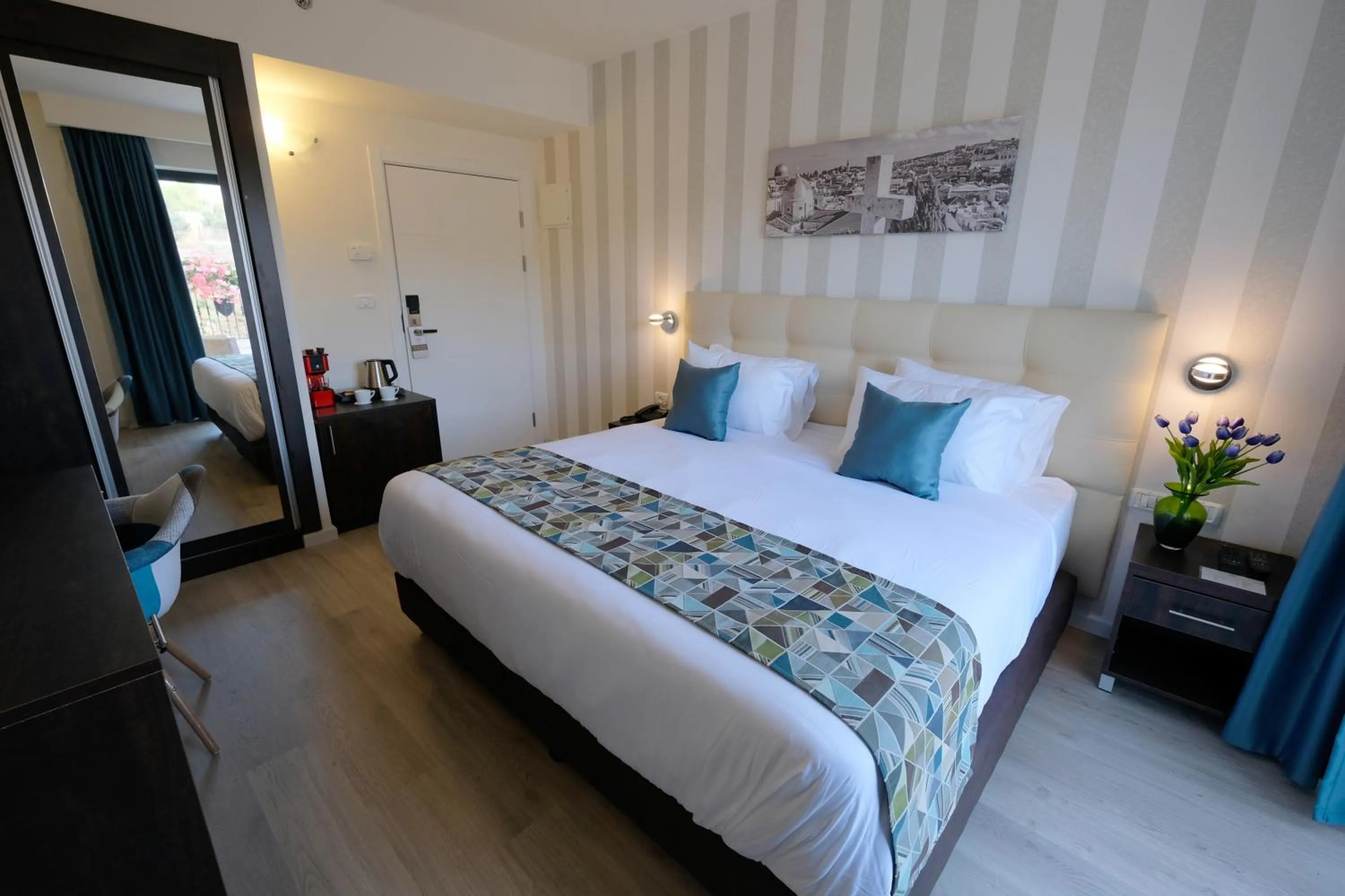 Photo of the whole room, Bed in Tantur Hills Hotel - Jerusalem