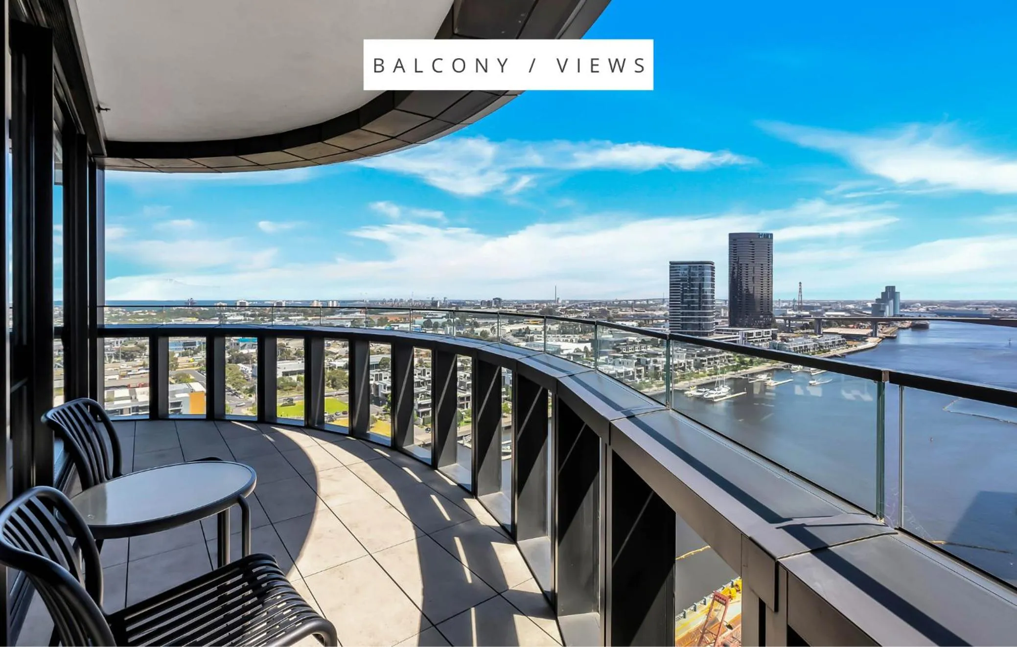 Day in Melbourne Lifestyle Apartments - Best Views on Collins