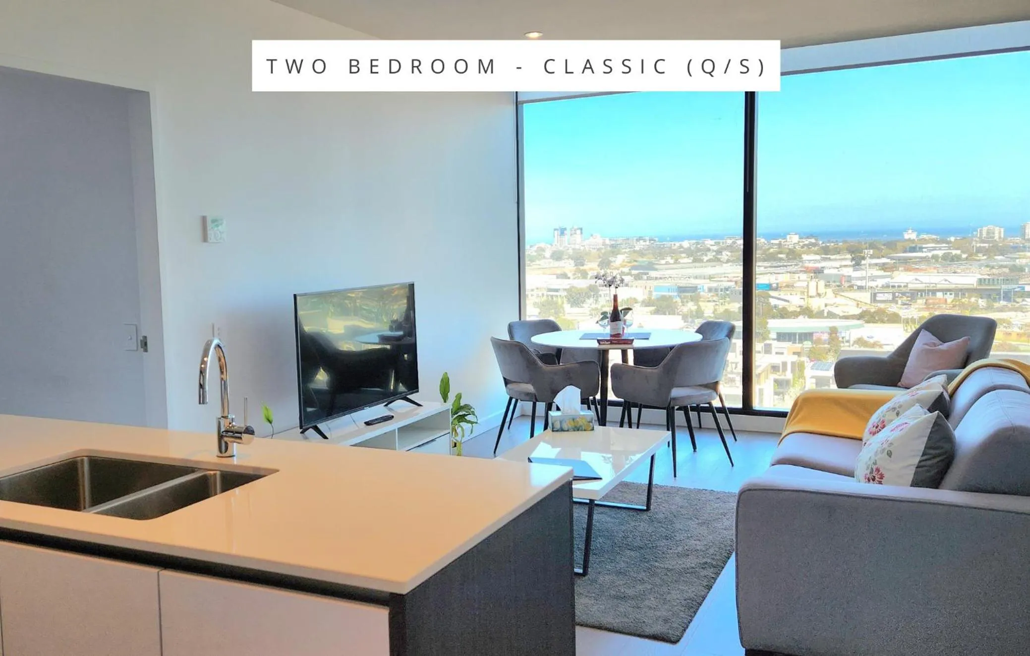 Day in Melbourne Lifestyle Apartments - Best Views on Collins