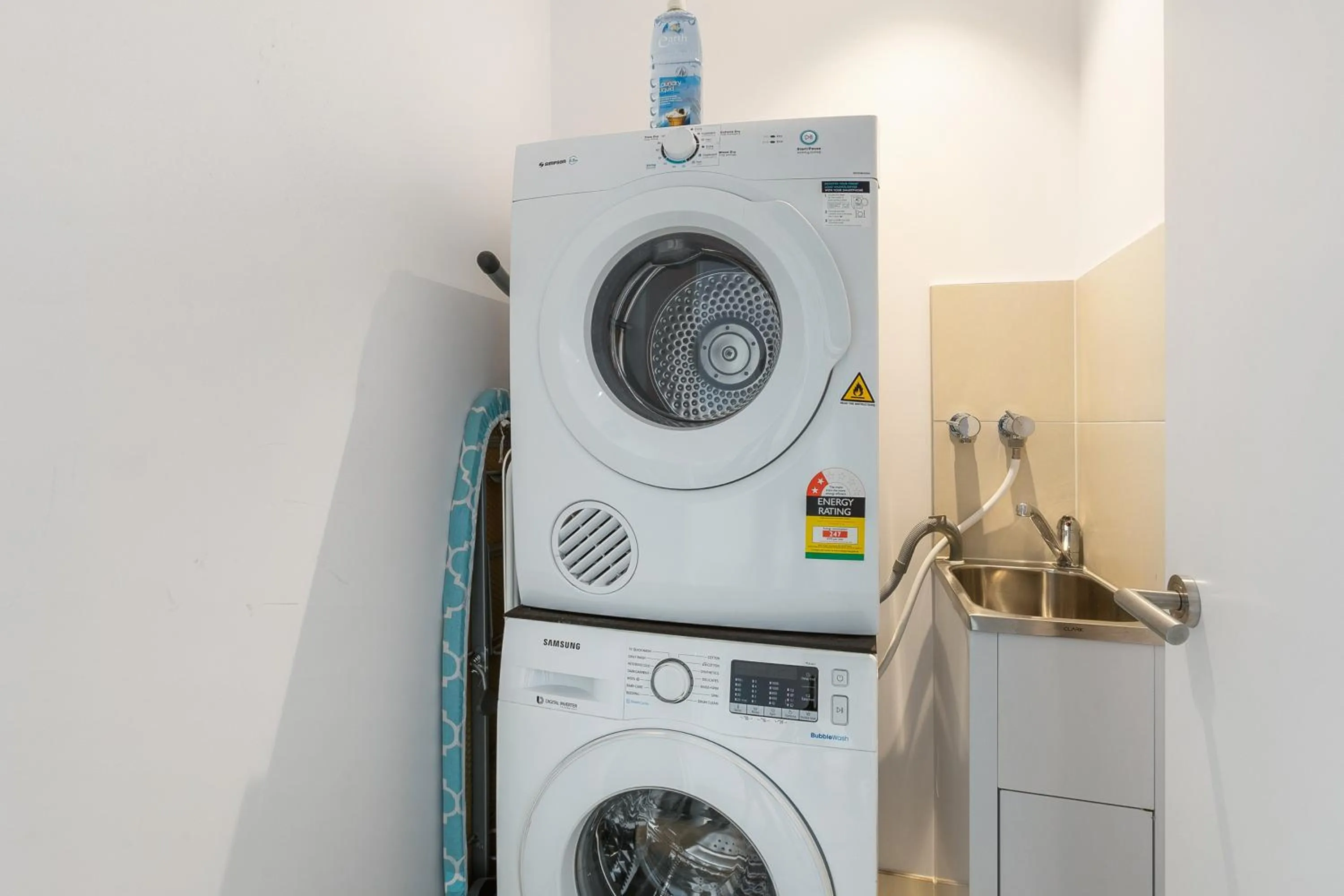 laundry in Melbourne Lifestyle Apartments - Best Views on Collins