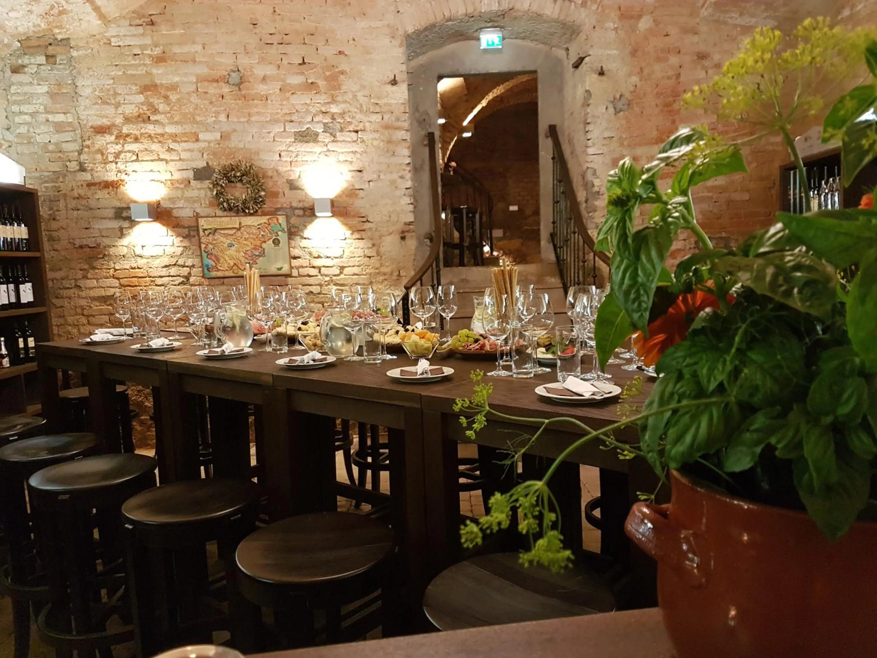 Restaurant/places to eat in Hotel Mitra, Story Hotels