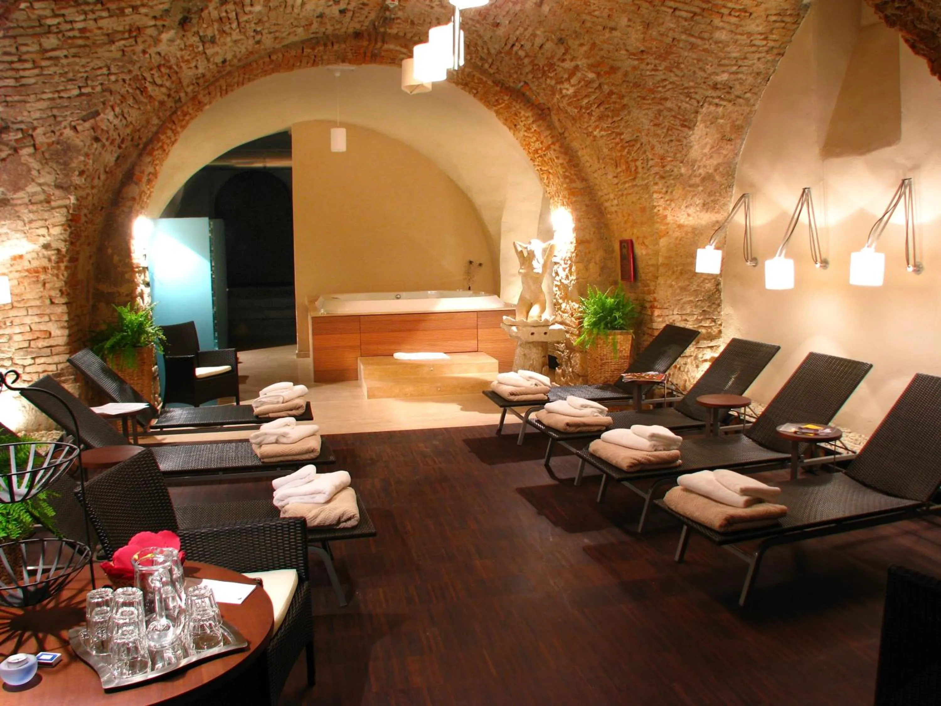 Massage in Hotel Mitra, Story Hotels