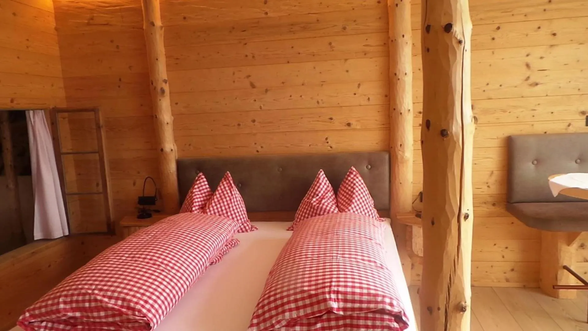 Bed in Albergo Gasthof zur Krone