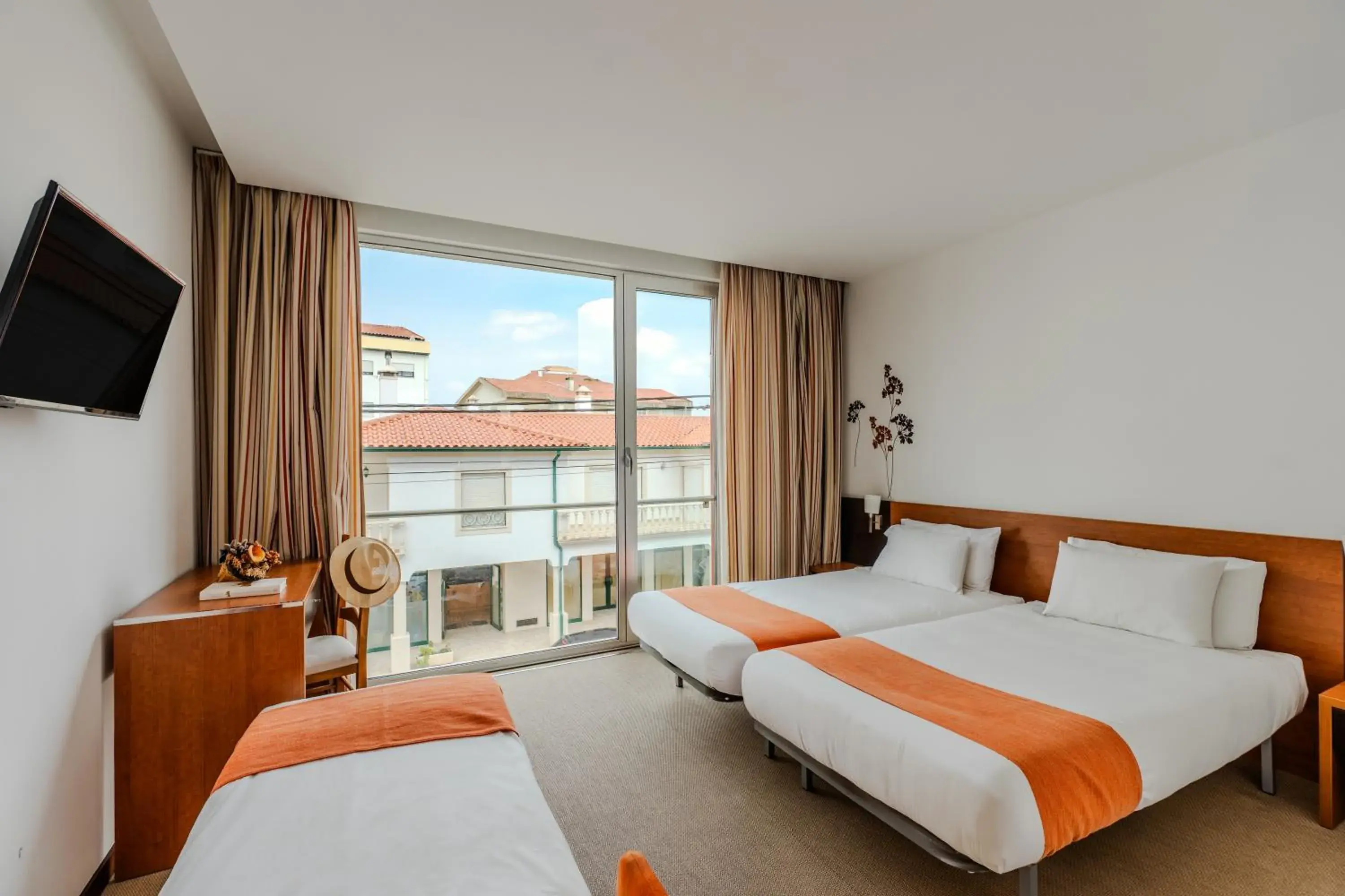 Triple Room in Spirit Hotel Fonte Real - Antigo Hotel Flora Triple Room in Spirit Hotel Fonte Real - Antigo Hotel Flora